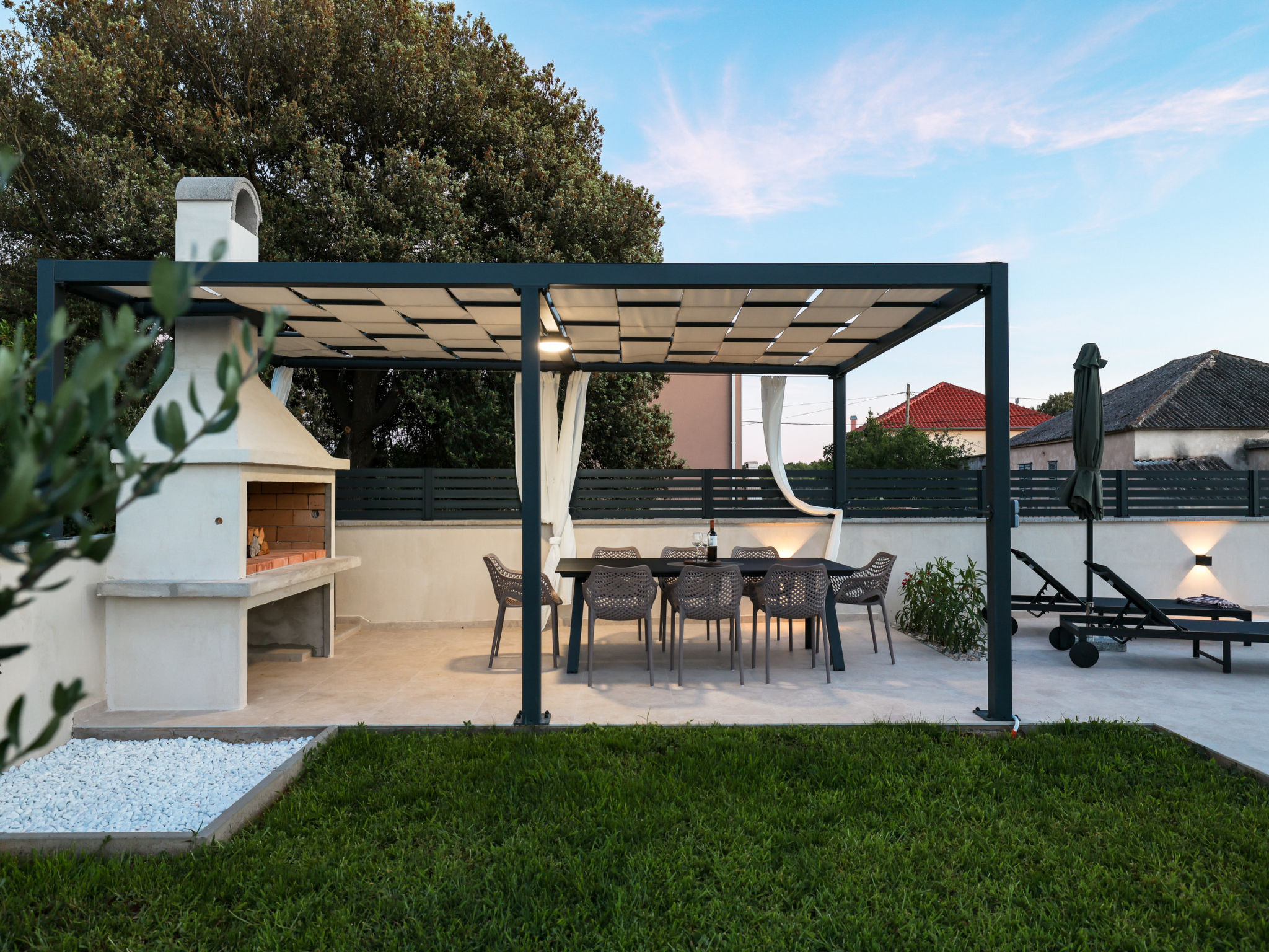 Villa Arboria with heated pool - Buiten