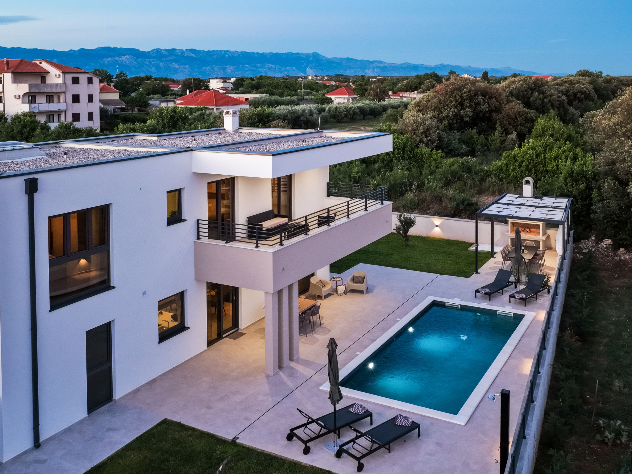 Villa Arboria with heated pool - Buiten