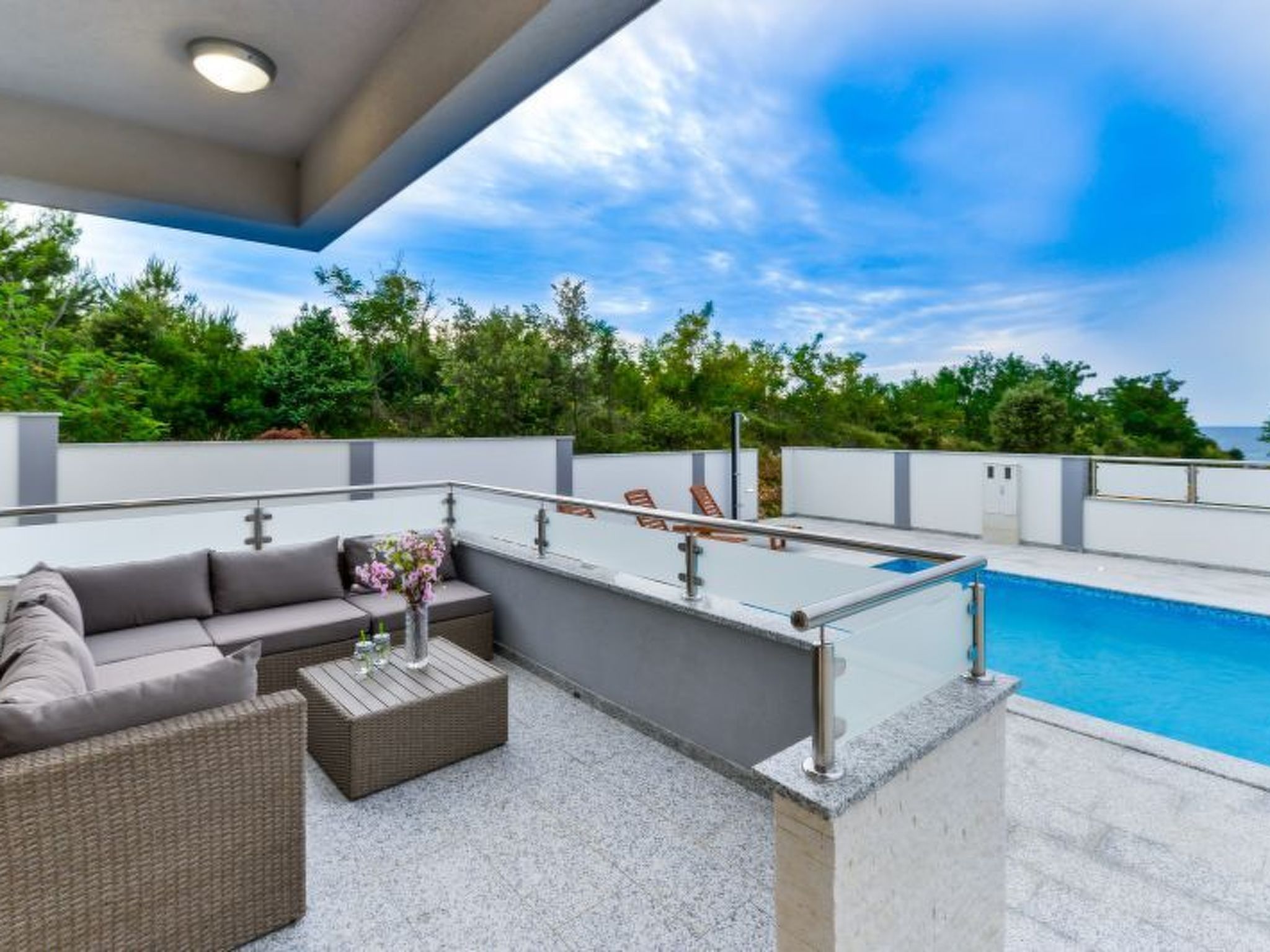 Vila Megy -  ID 2209-Image-tags.info