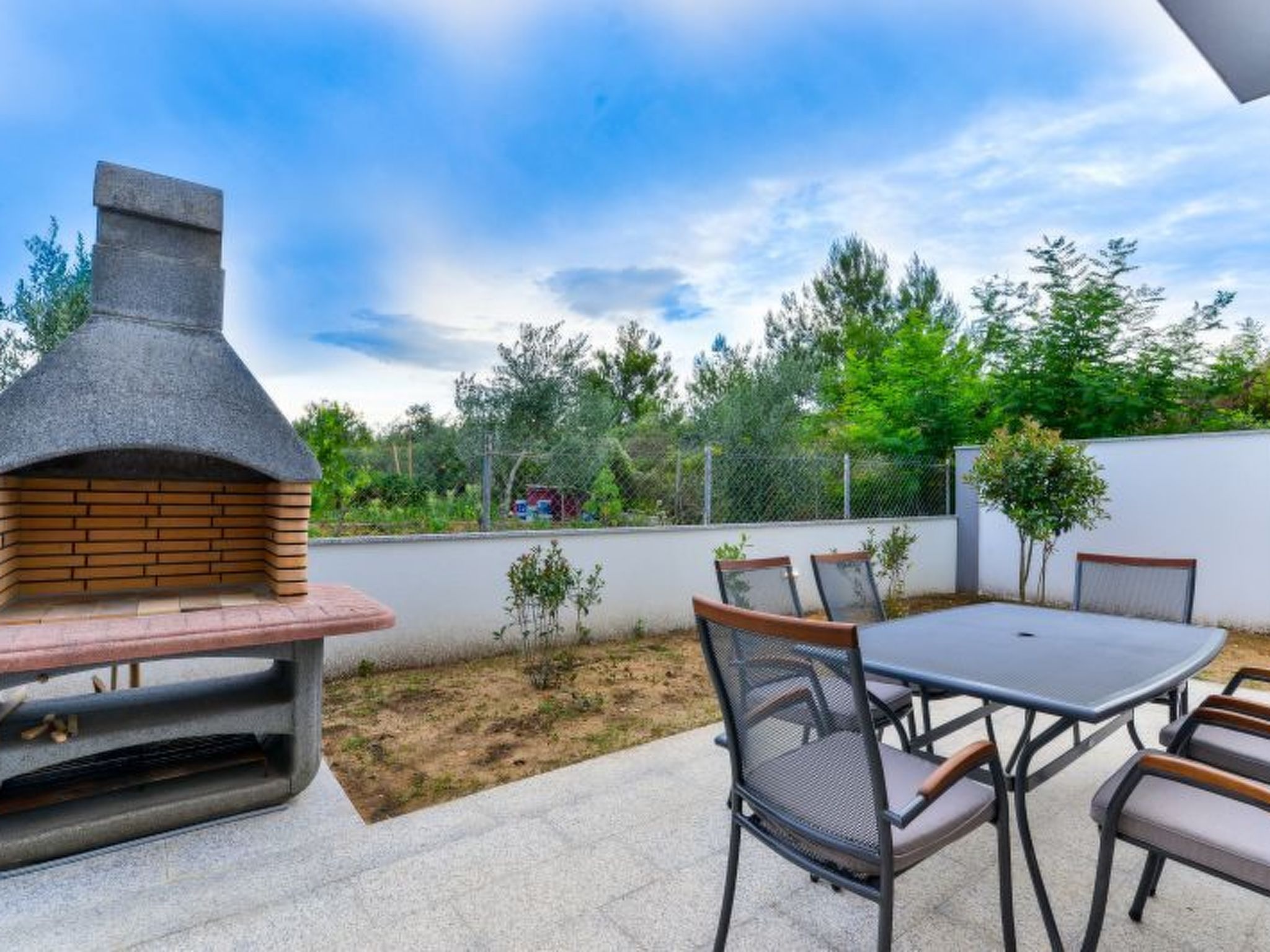 Vila Megy -  ID 2209-Image-tags.info