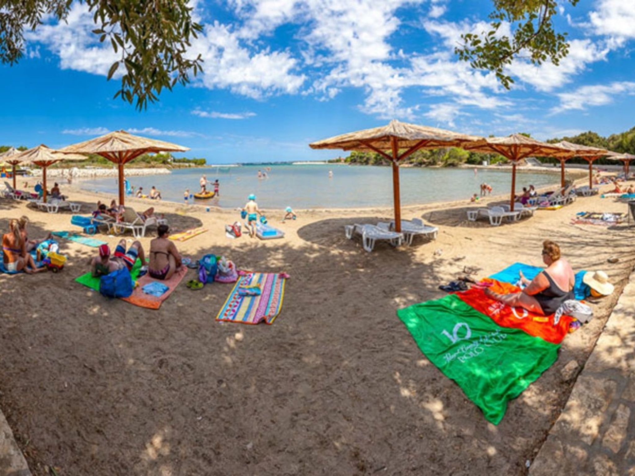 Vila Megy -  ID 2209-Image-tags.info