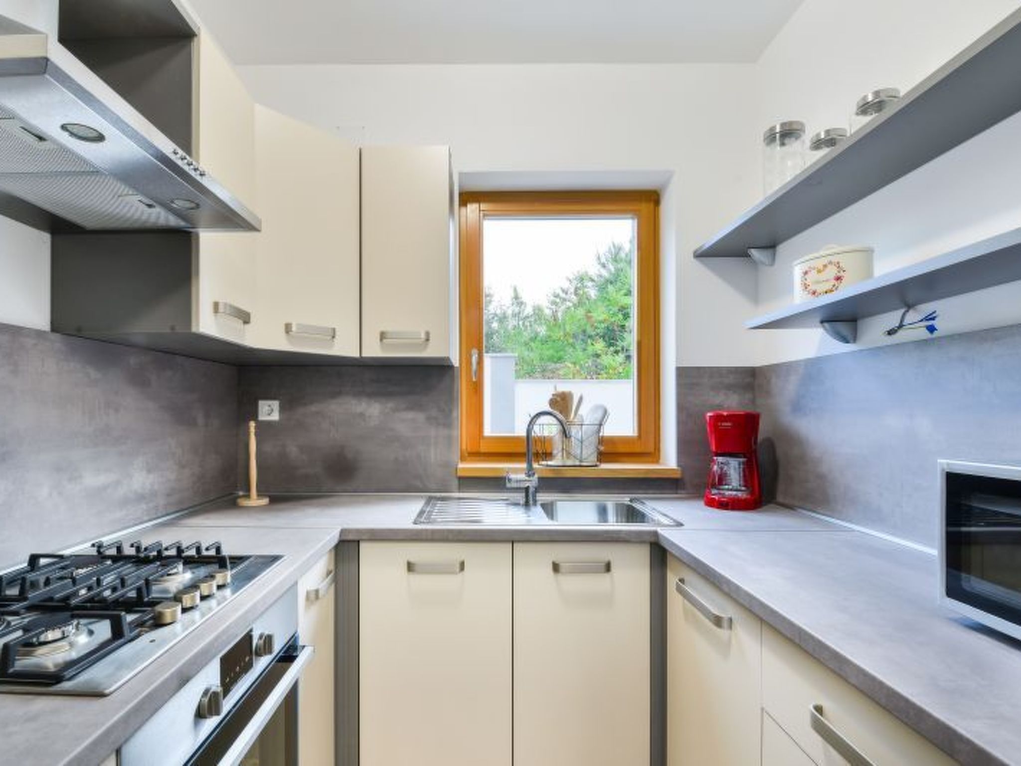 Vila Megy -  ID 2209-Image-tags.info