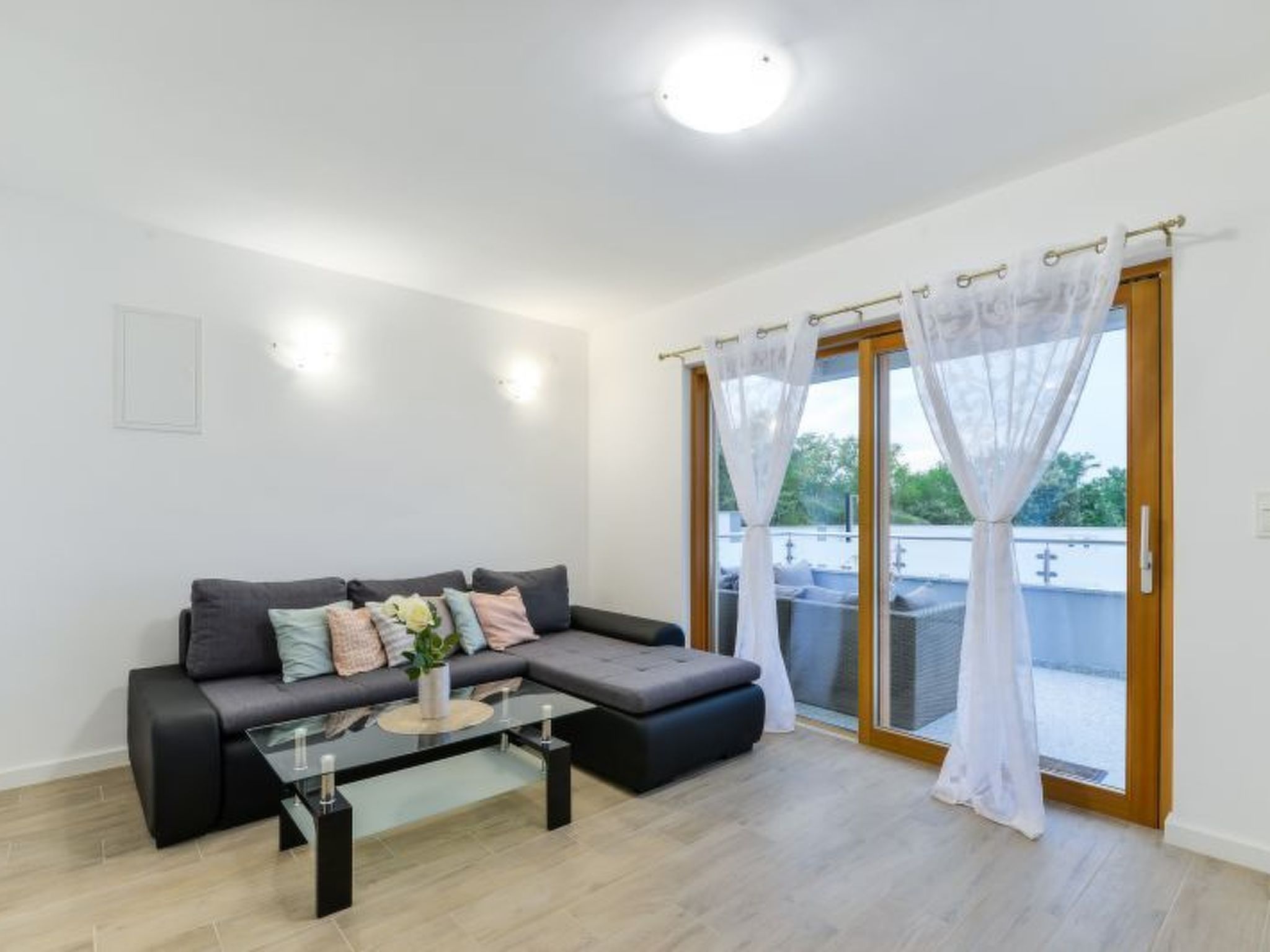 Vila Megy -  ID 2209-Image-tags.info