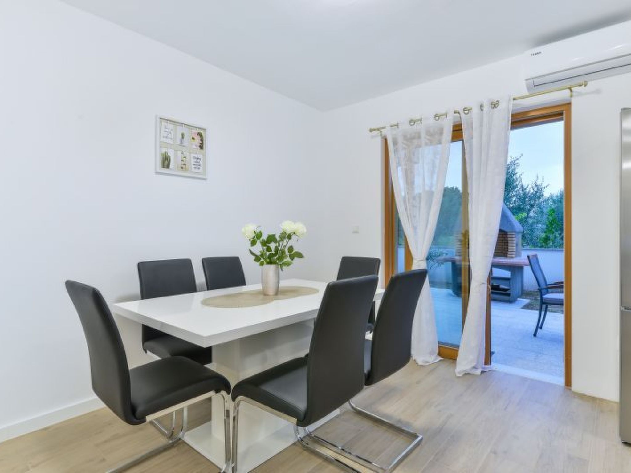 Vila Megy -  ID 2209-Image-tags.info