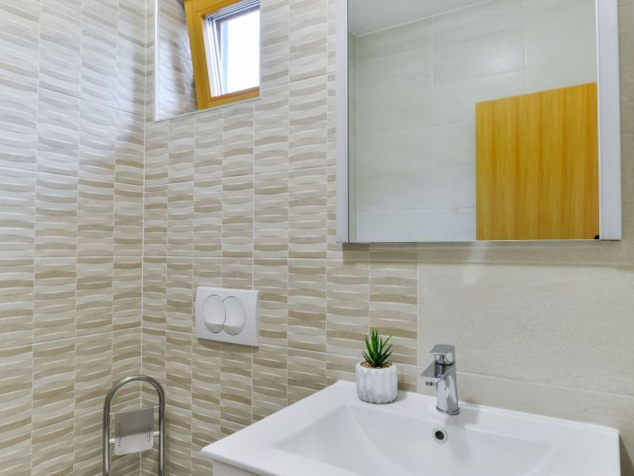 Vila Megy -  ID 2209-Image-tags.info