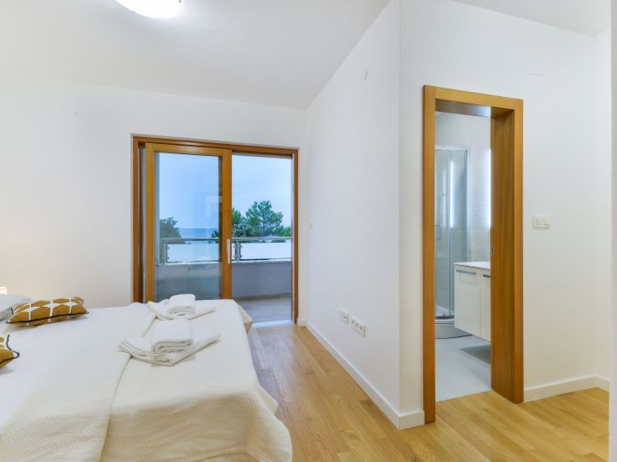 Vila Megy -  ID 2209-Image-tags.info