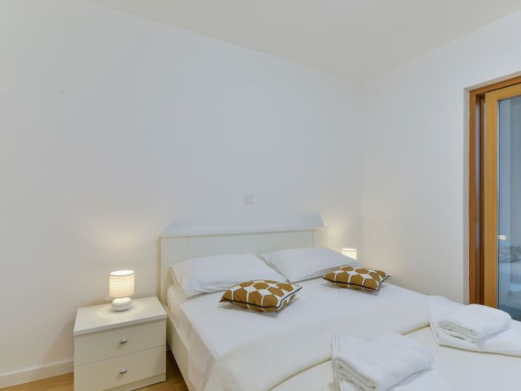 Vila Megy -  ID 2209-Image-tags.info