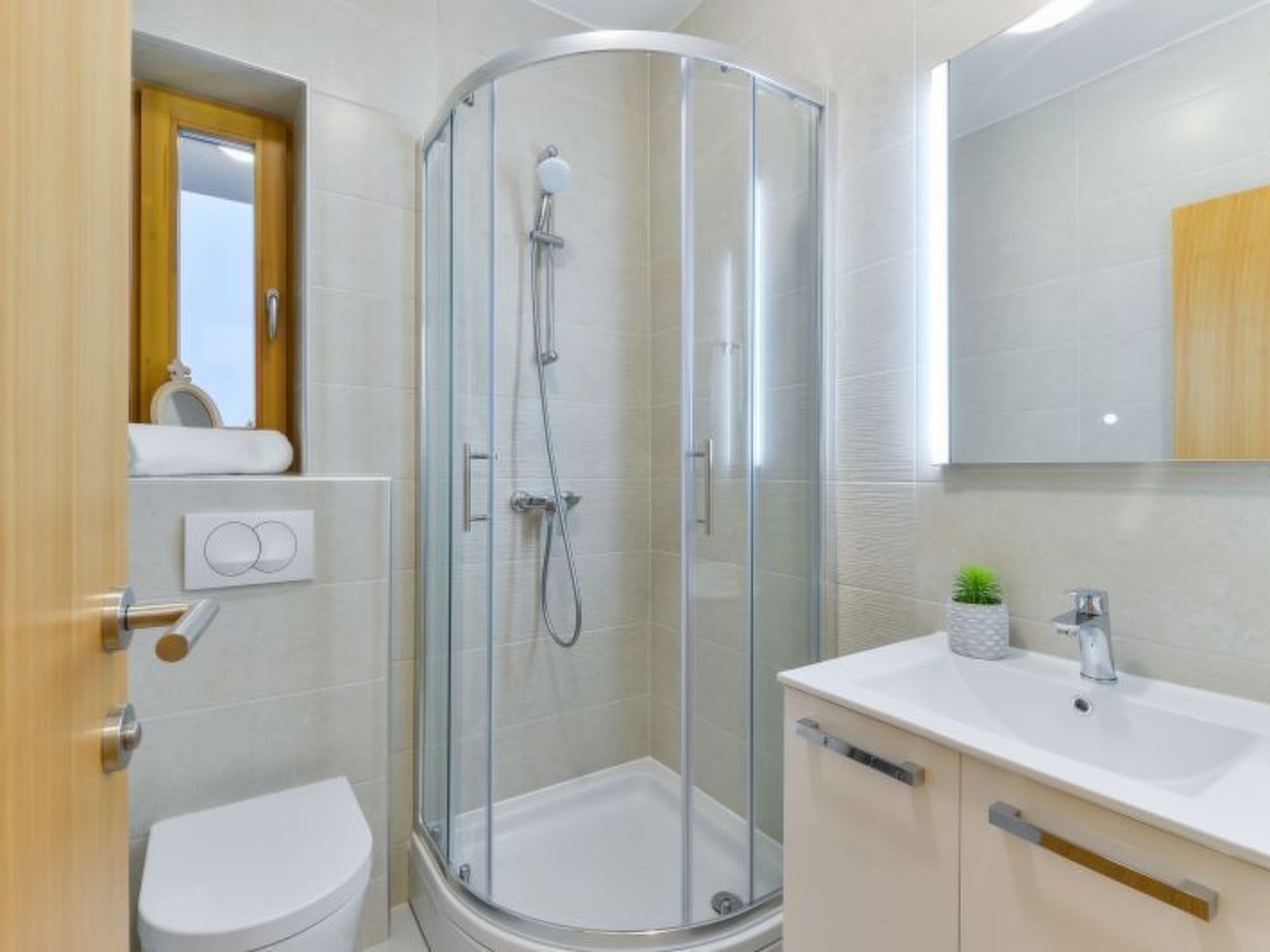 Vila Megy -  ID 2209-Image-tags.info