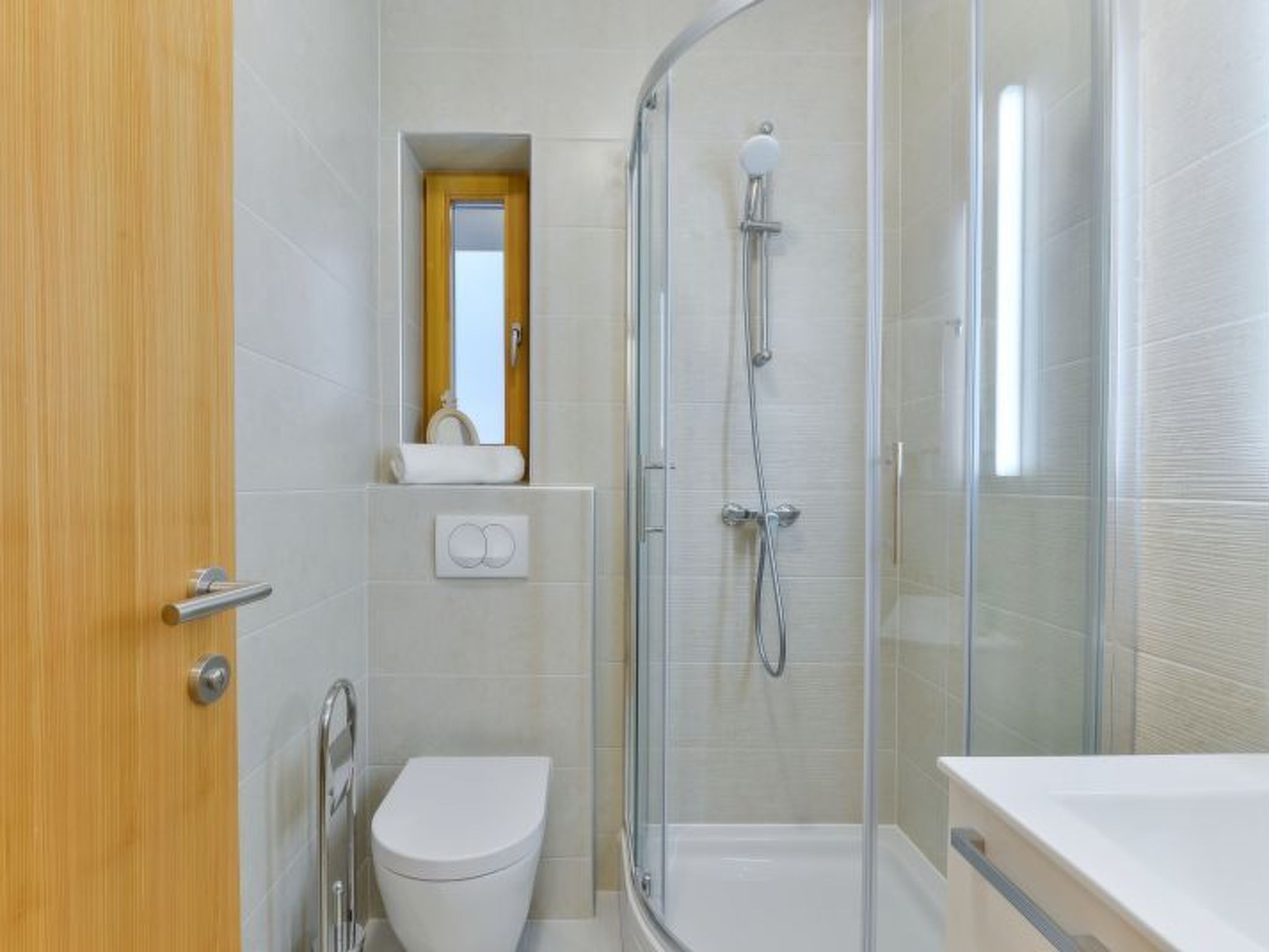 Vila Megy -  ID 2209-Image-tags.info