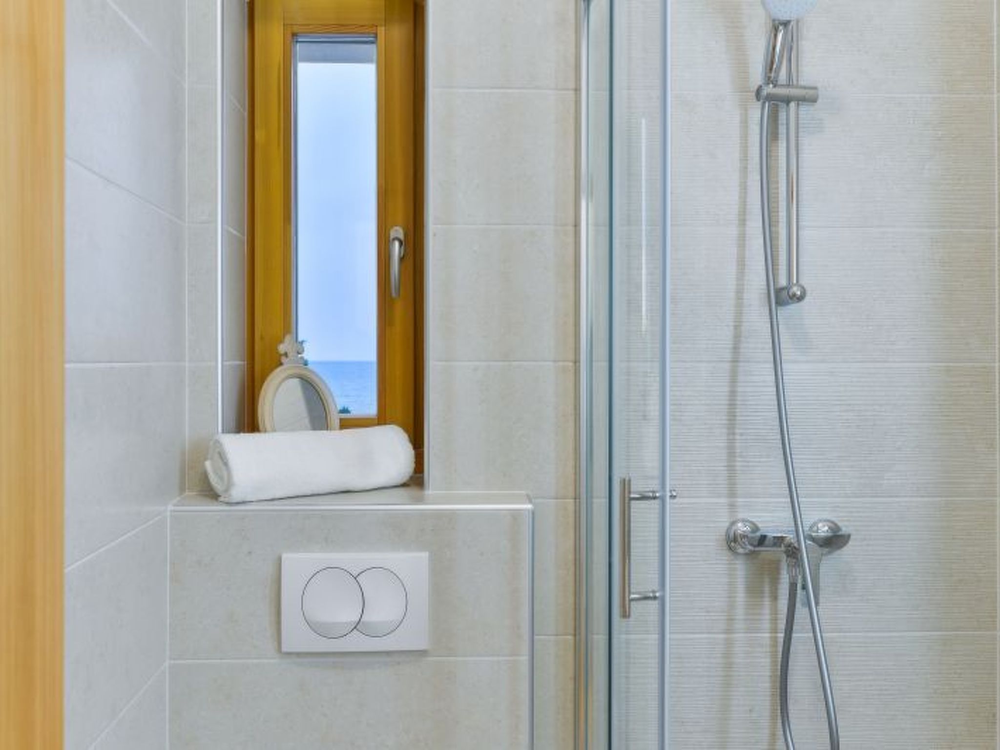 Vila Megy -  ID 2209-Image-tags.info