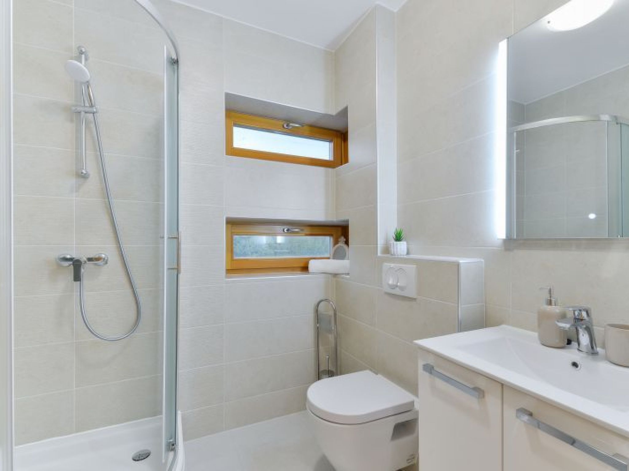 Vila Megy -  ID 2209-Image-tags.info