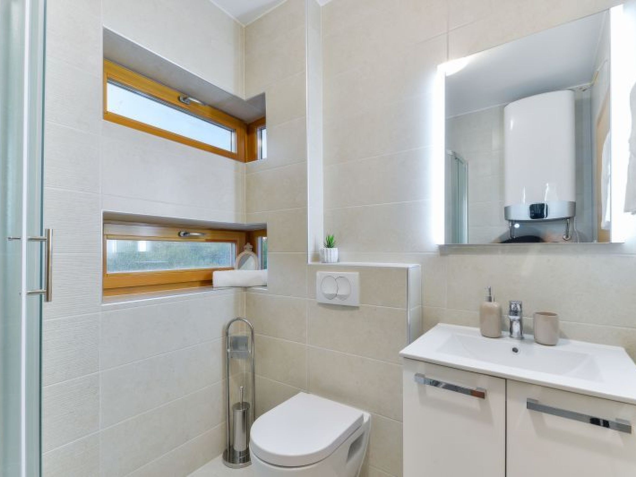 Vila Megy -  ID 2209-Image-tags.info