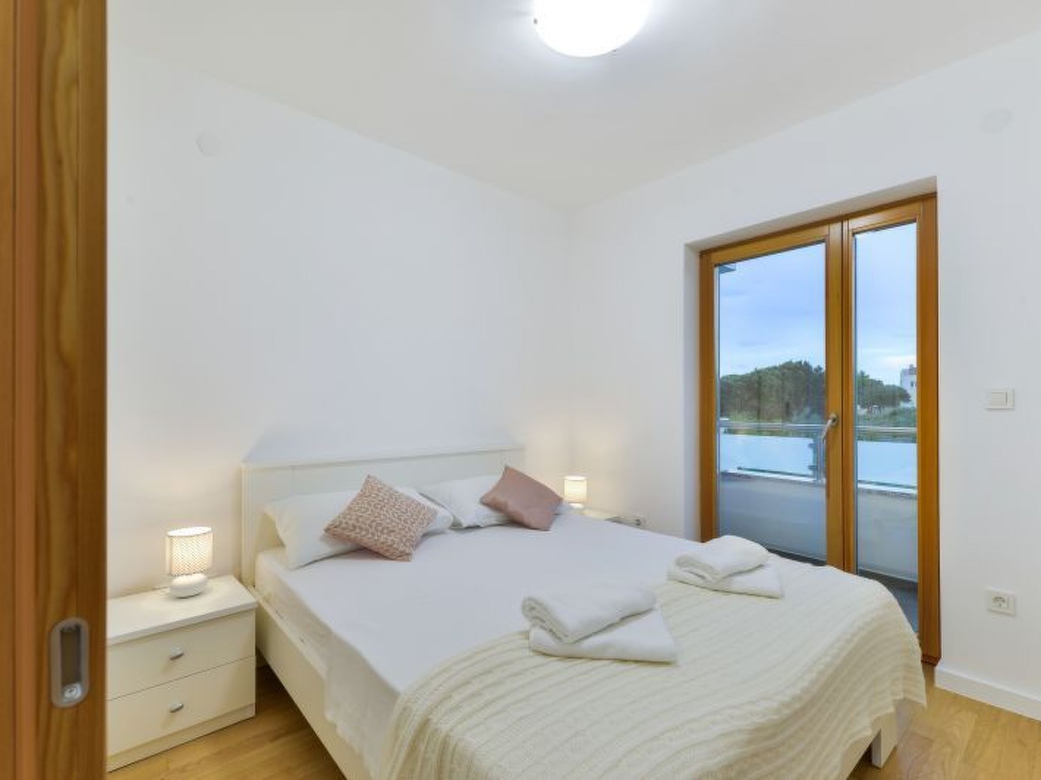 Vila Megy -  ID 2209-Image-tags.info