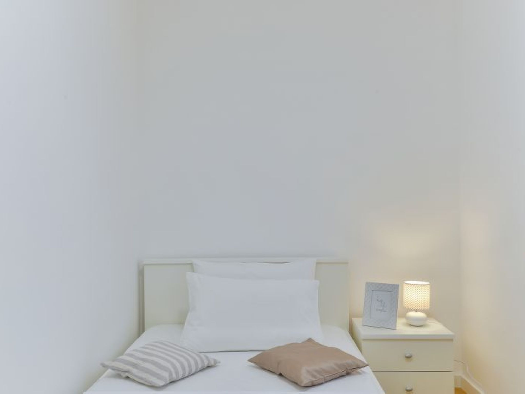 Vila Megy -  ID 2209-Image-tags.info