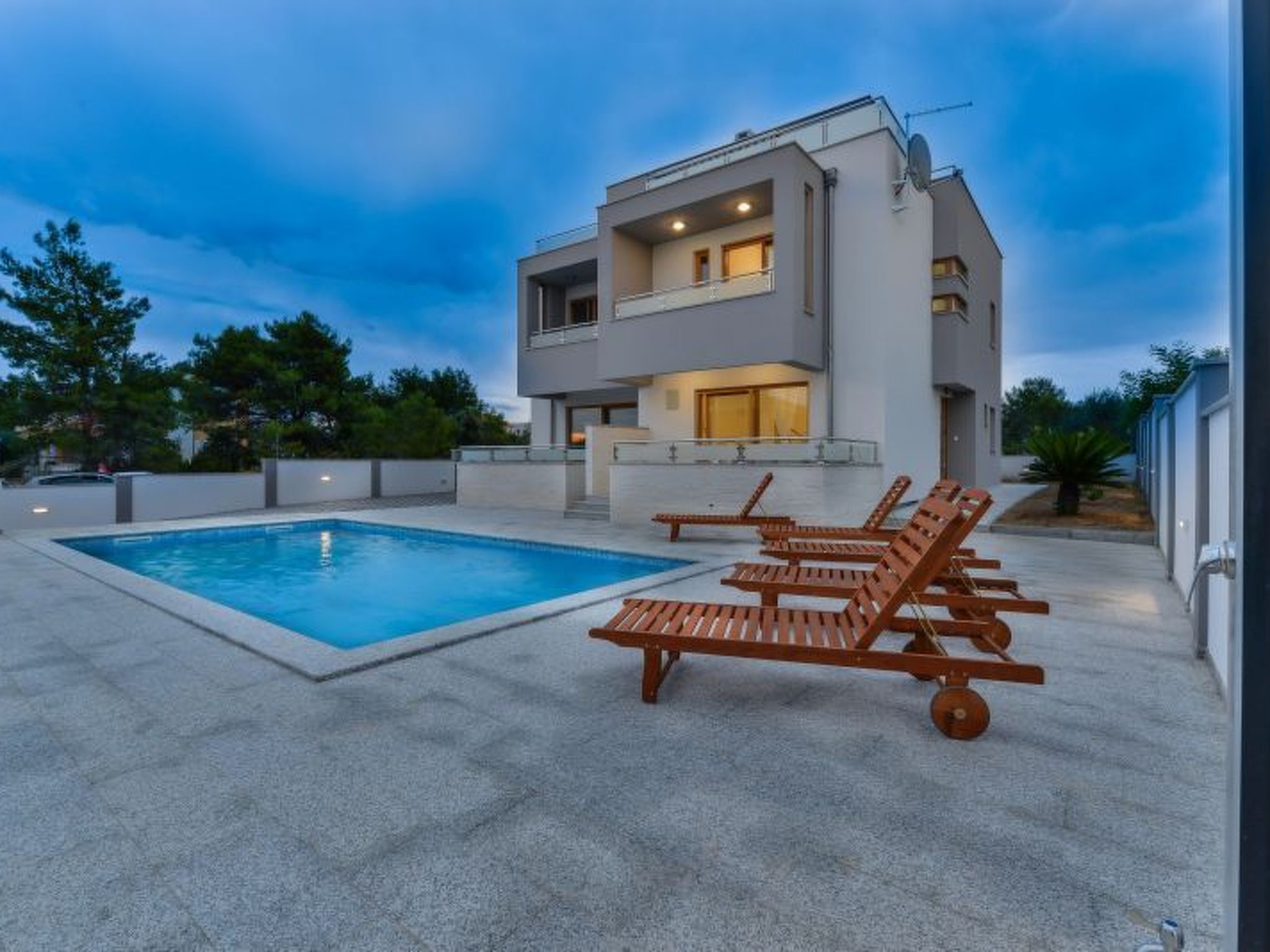 Vila Megy -  ID 2209-Image-tags.info