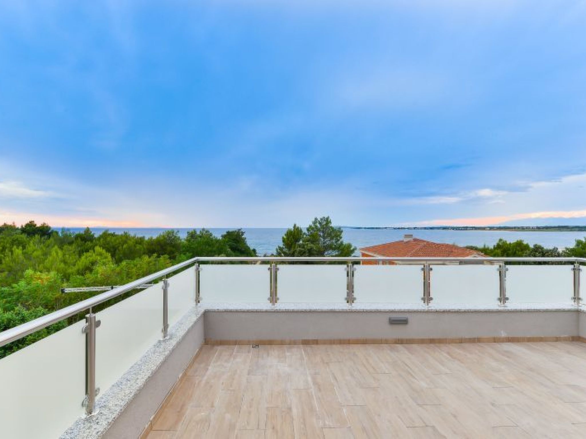 Vila Megy -  ID 2209-Image-tags.info