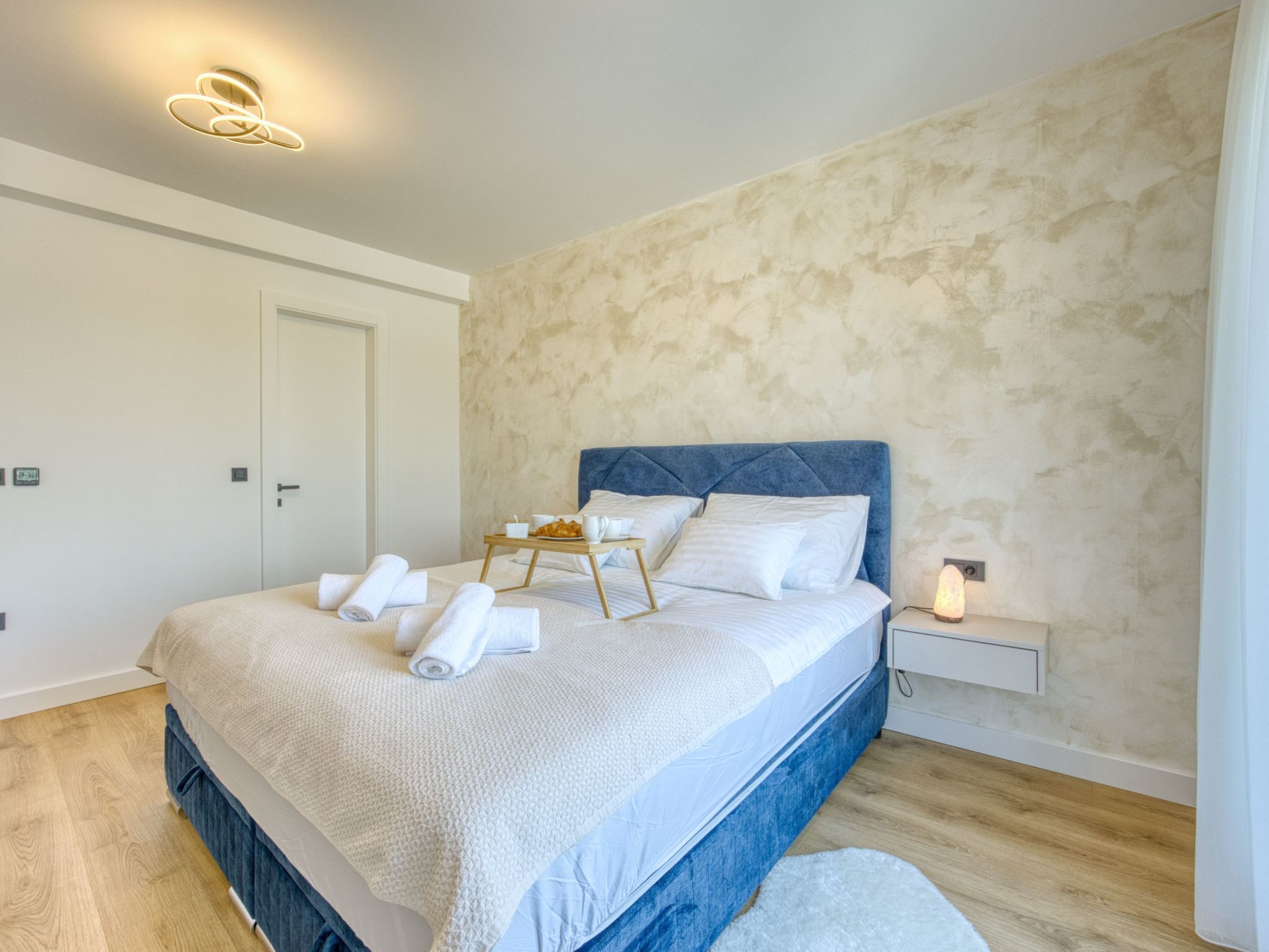 Villa Elena-Image-tags.info