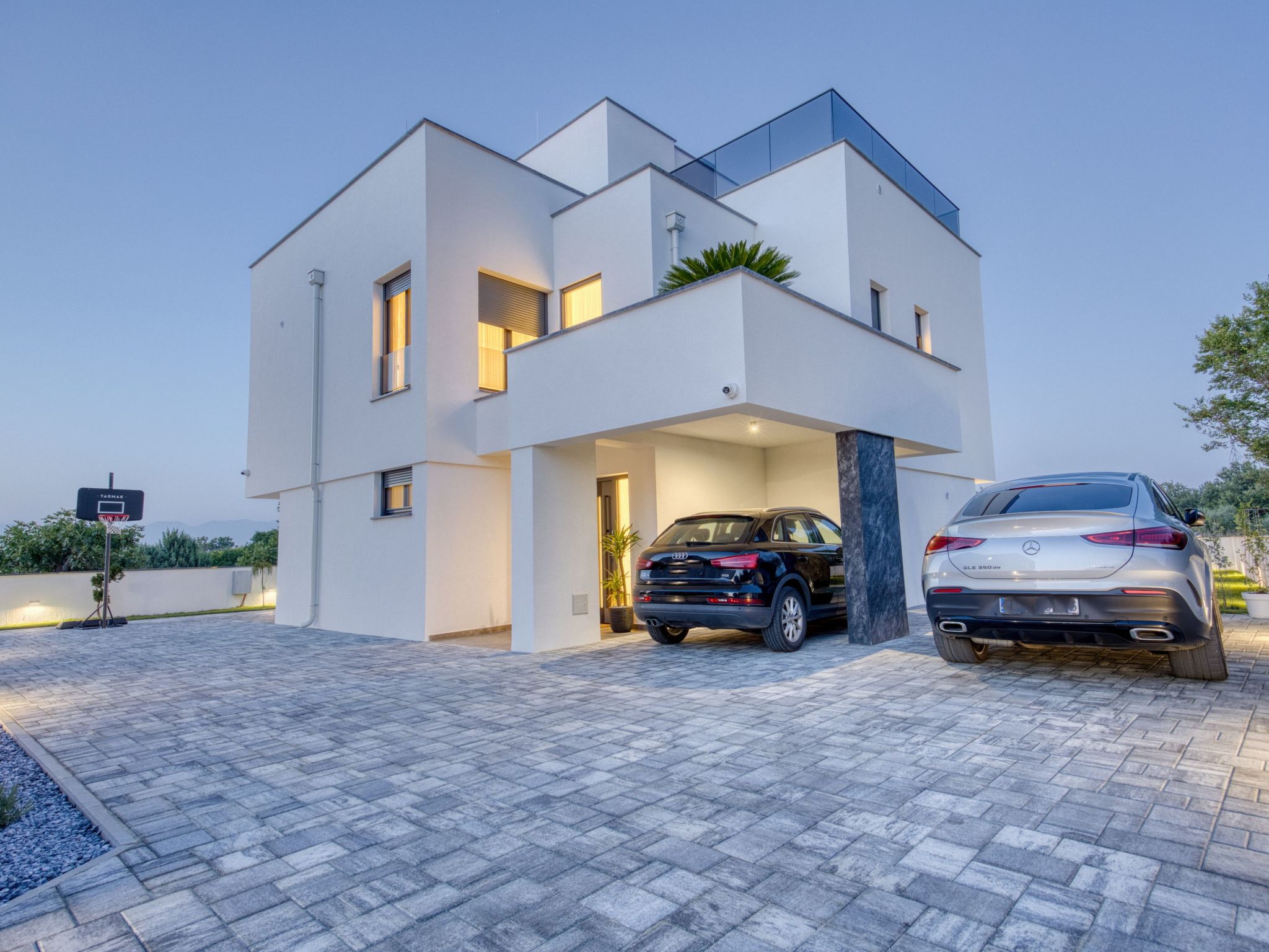 Villa Elena-Image-tags.info