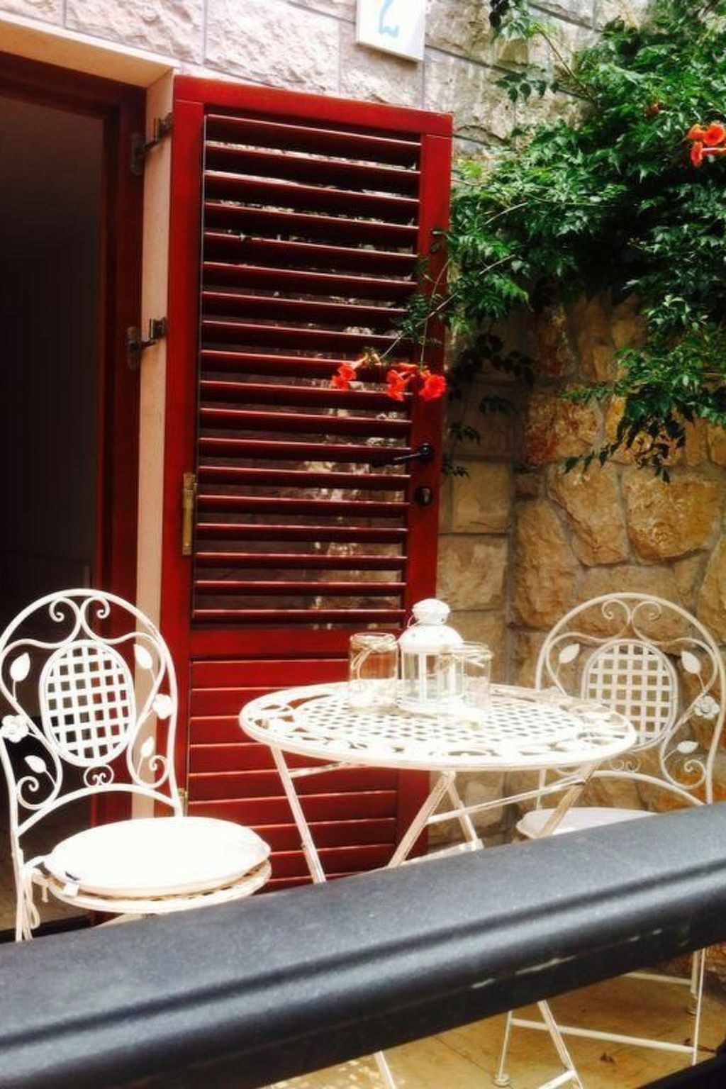 Studio mit Terrasse-Image-tags.info