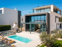 Villa Acacia: Luxe vrijstaande villa voor 9 personen vlakbij zee in Petrčane - thumbnail 3