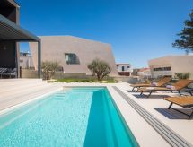 Villa Acacia: Luxe vrijstaande villa voor 9 personen vlakbij zee in Petrčane - thumbnail 4