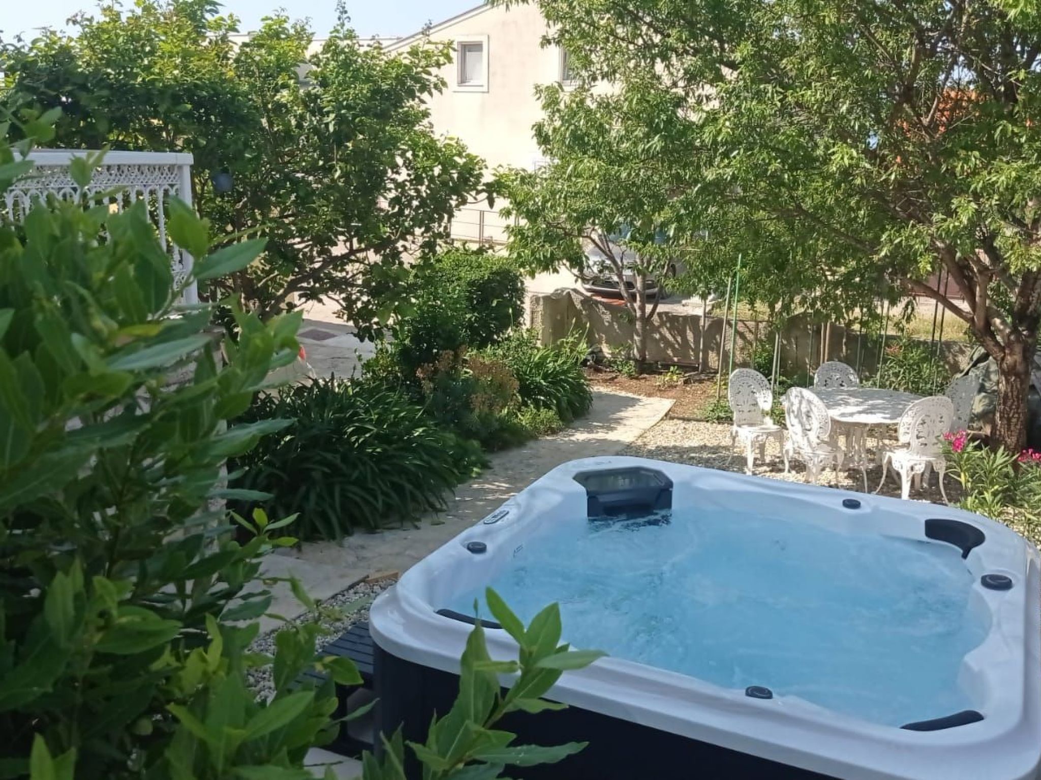 Ferienhaus mit umzäuntem Garten in Petrcane (Kroatien) und 1 Hund erlaubt