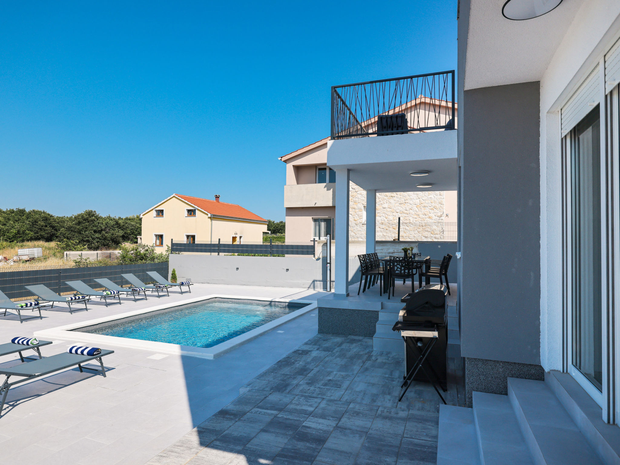Villa IviCasa with pool - Buiten