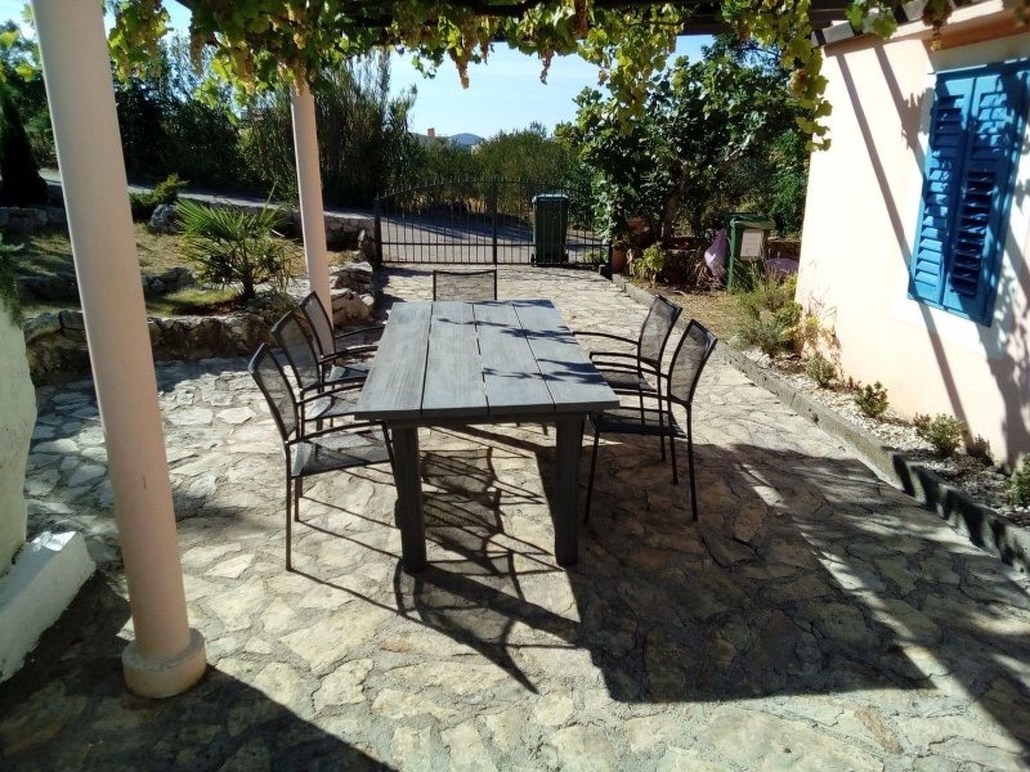 In Dobropoljana mit Freiterrasse-Binnen