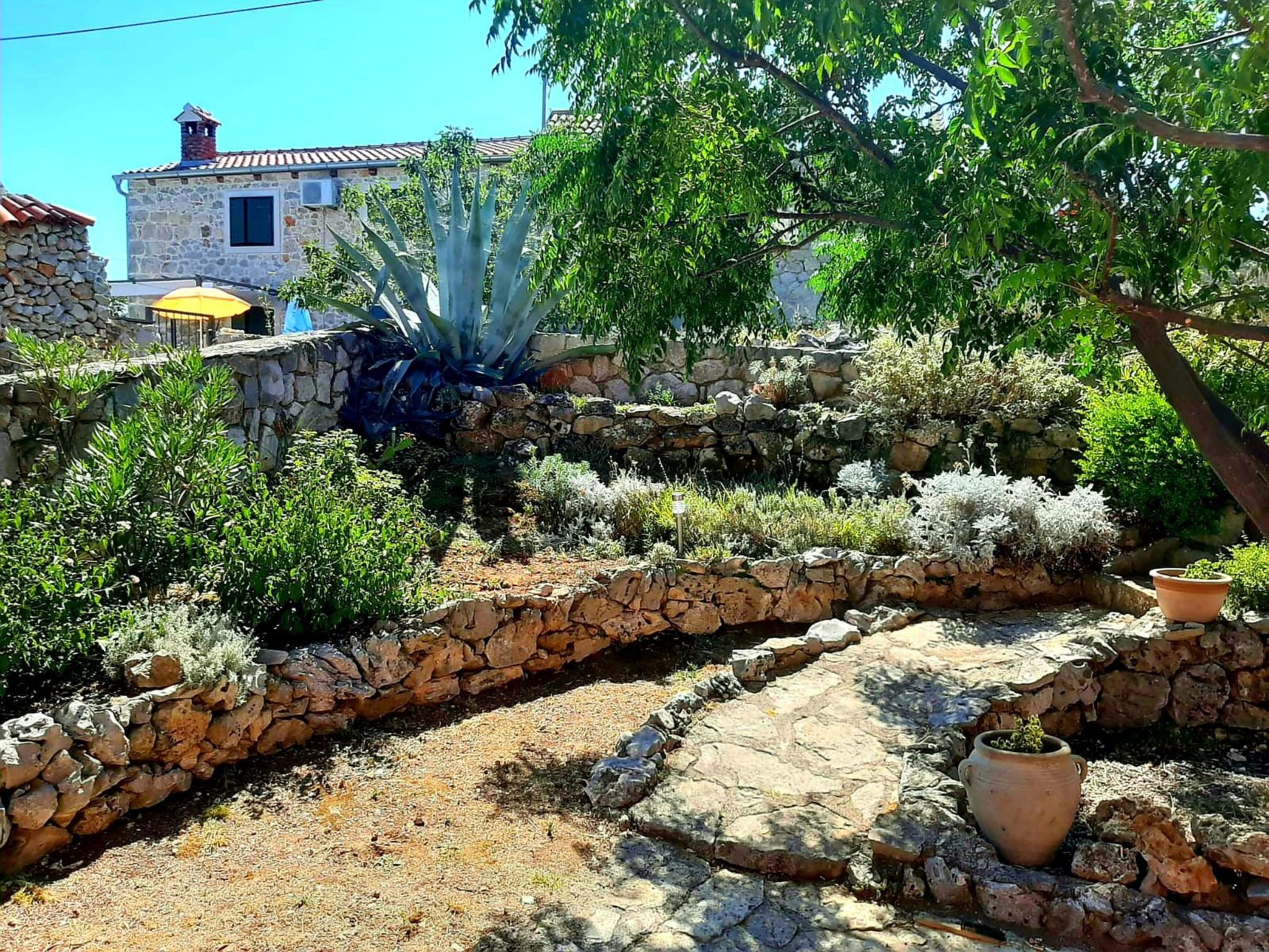 In Dobropoljana mit Freiterrasse-Binnen