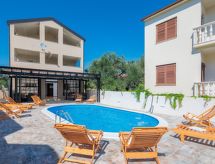 Villa Marin: Luxe vrijstaande villa voor 16 personen met privézwembad in Sveti Petar na Moru - thumbnail 2