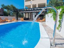 Villa Marin: Luxe vrijstaande villa voor 16 personen met privézwembad in Sveti Petar na Moru - thumbnail 3