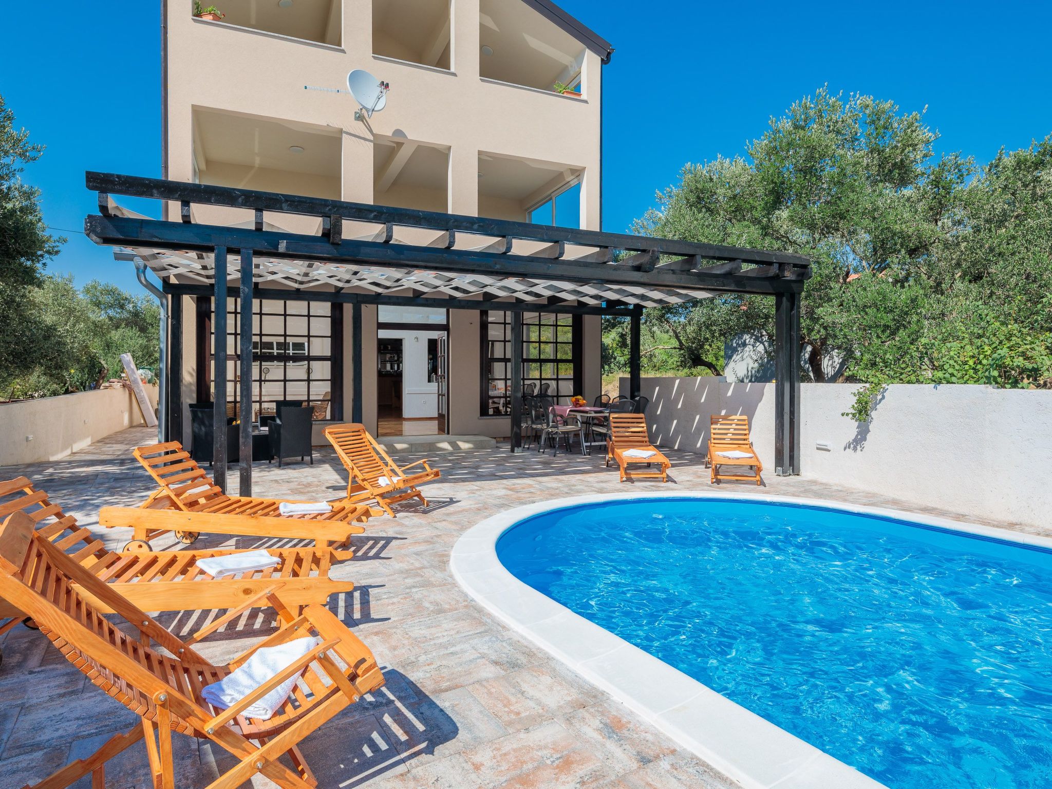 Villa Marin is a beautiful villa on the waterfront of a small town called Sv. Petar na Moru, close to the city of Zadar.As for the villa exterior, guests can use the swimming pool and relax with 10 su..