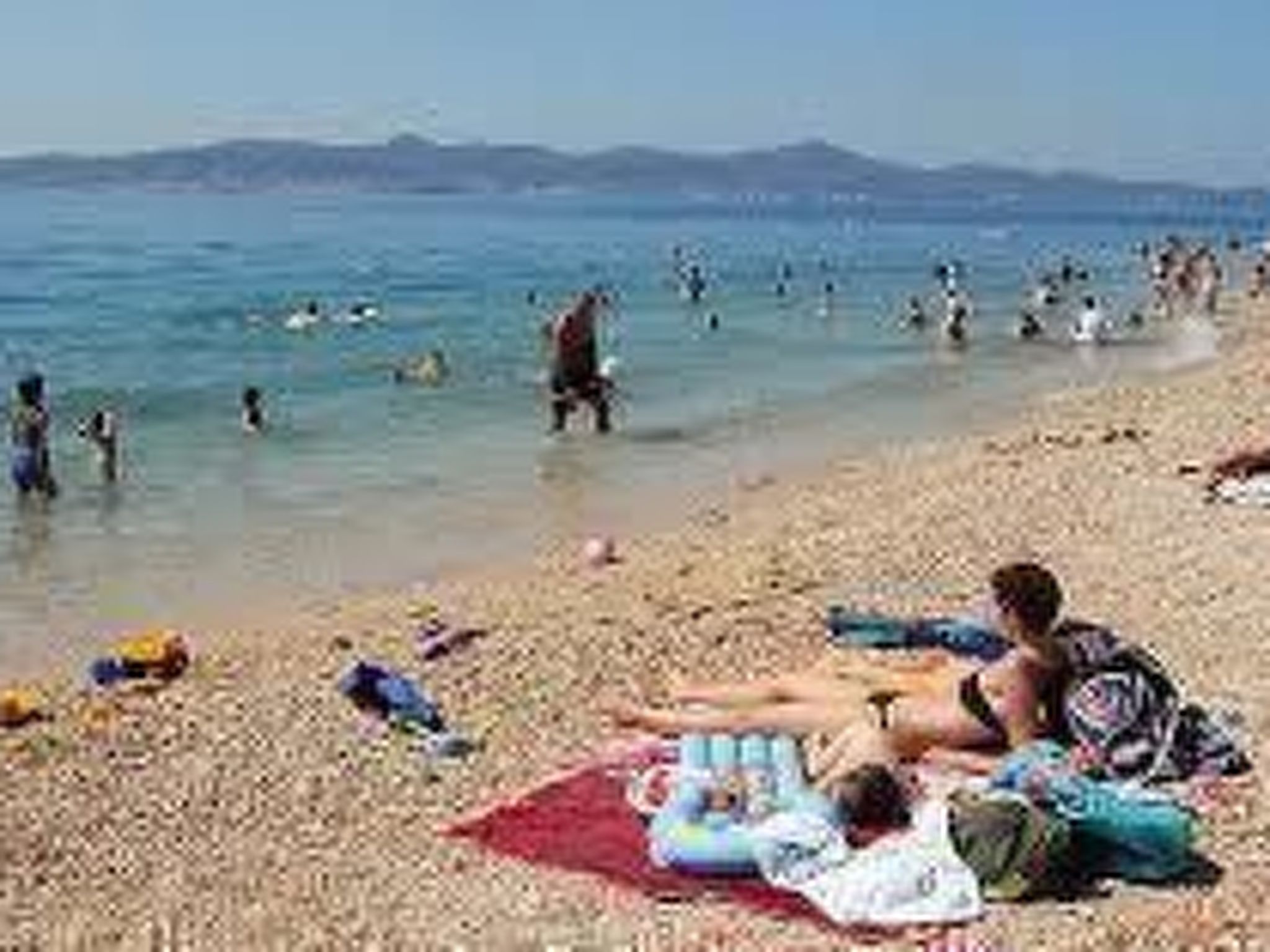 Modern eingerichtete Ferienwohnung mit großer privater Terasse, Außendusche und - Image-tags.info