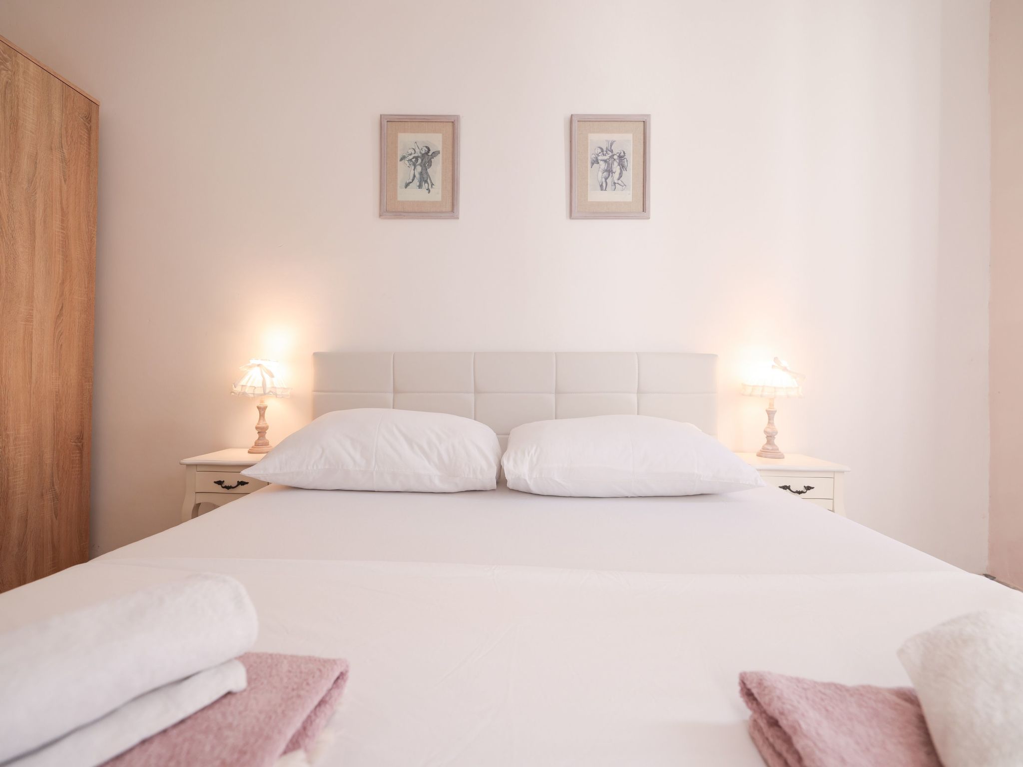 Modern eingerichtete Ferienwohnung mit großer privater Terasse, Außendusche und - Image-tags.info