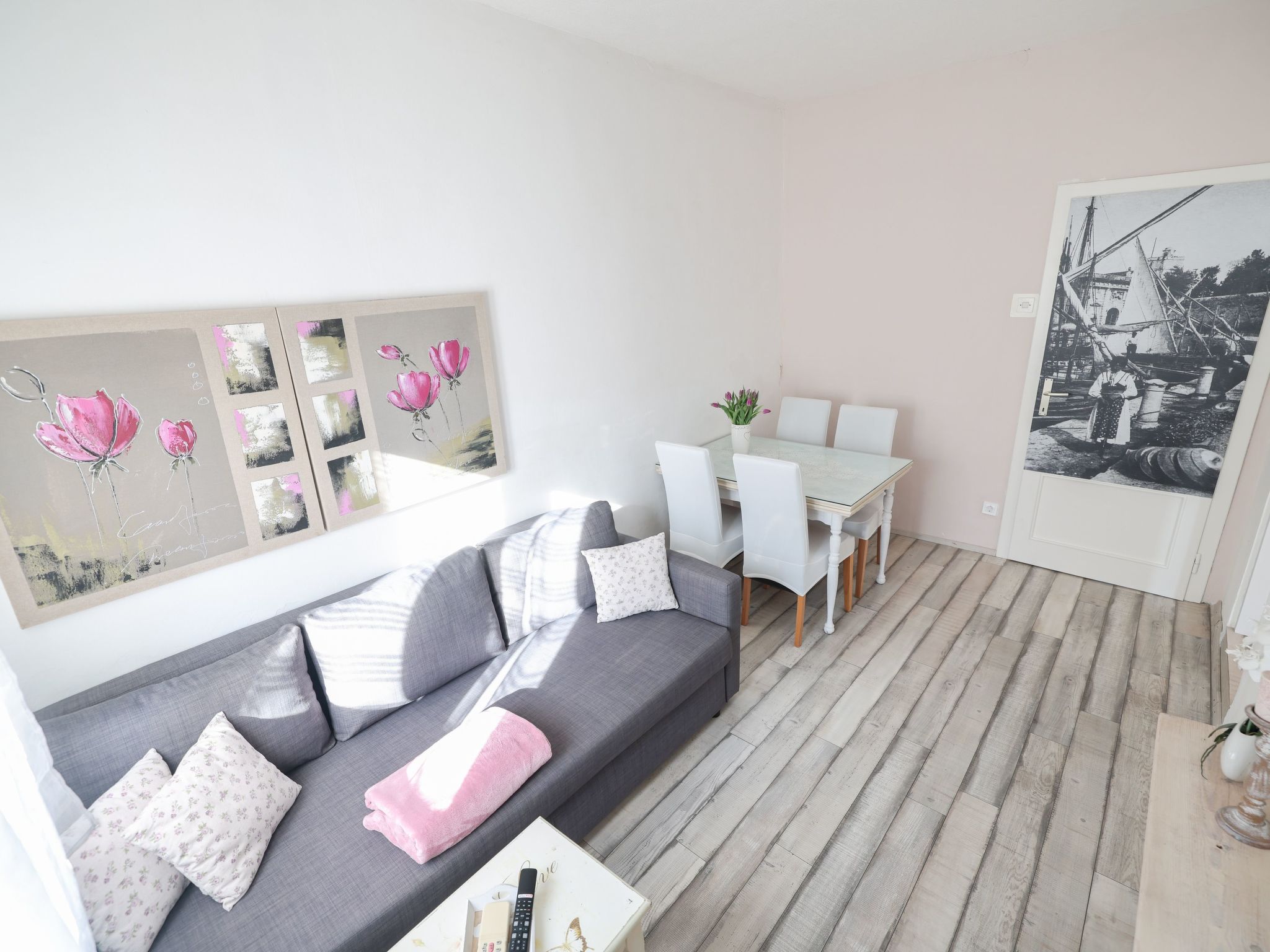 Modern eingerichtete Ferienwohnung mit großer privater Terasse, Außendusche und - Image-tags.info