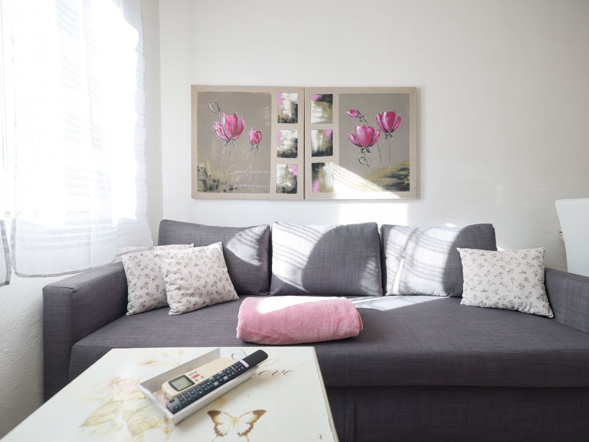 Modern eingerichtete Ferienwohnung mit großer privater Terasse, Außendusche und - Image-tags.info