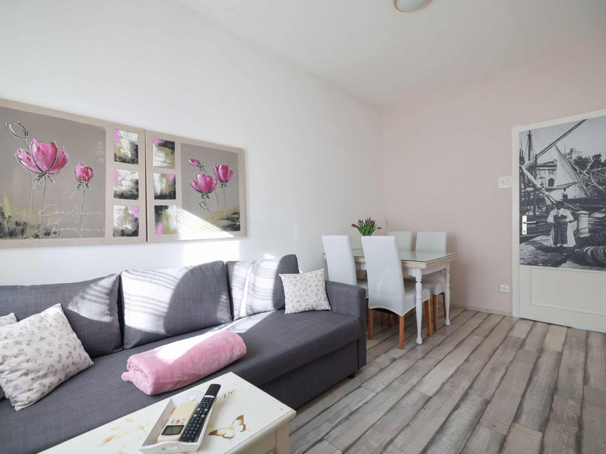 Modern eingerichtete Ferienwohnung mit großer privater Terasse, Außendusche und - Image-tags.info