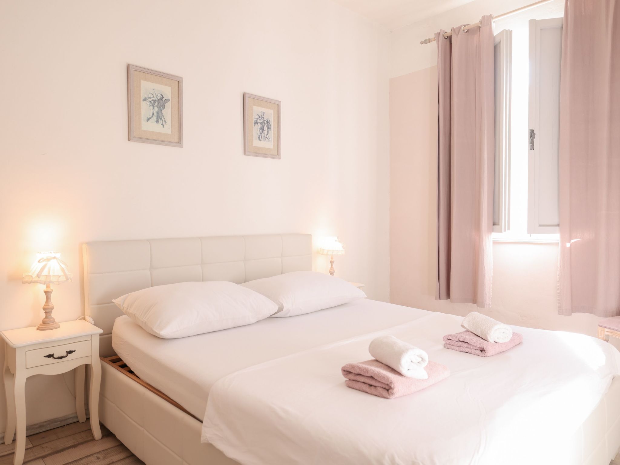 Modern eingerichtete Ferienwohnung mit großer privater Terasse, Außendusche und - Image-tags.info