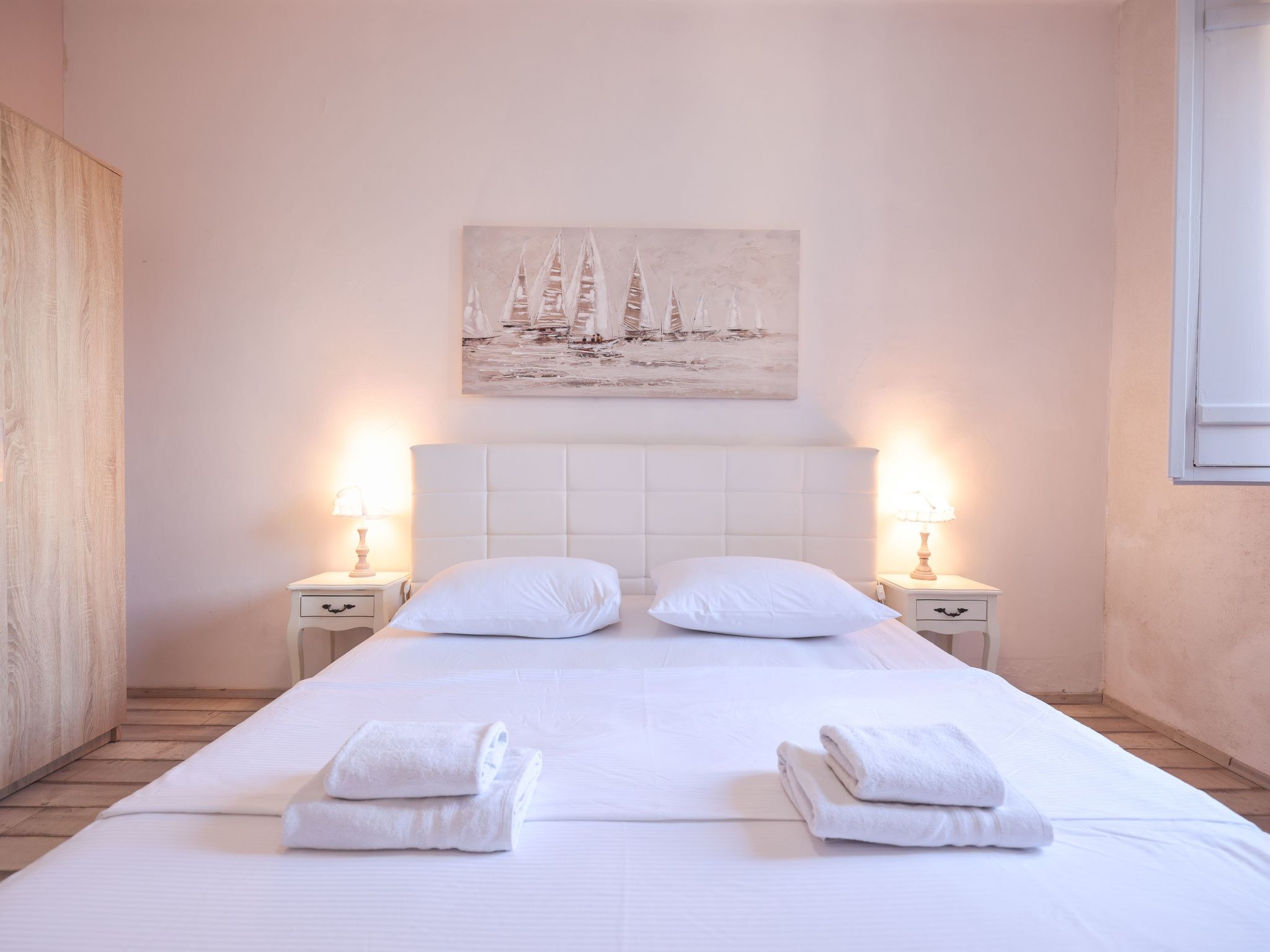 Modern eingerichtete Ferienwohnung mit großer privater Terasse, Außendusche und - Image-tags.info