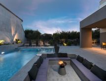 Villa Omnia: Luxe vrijstaande villa met whirlpool op 100m van zee in Crno - thumbnail 4