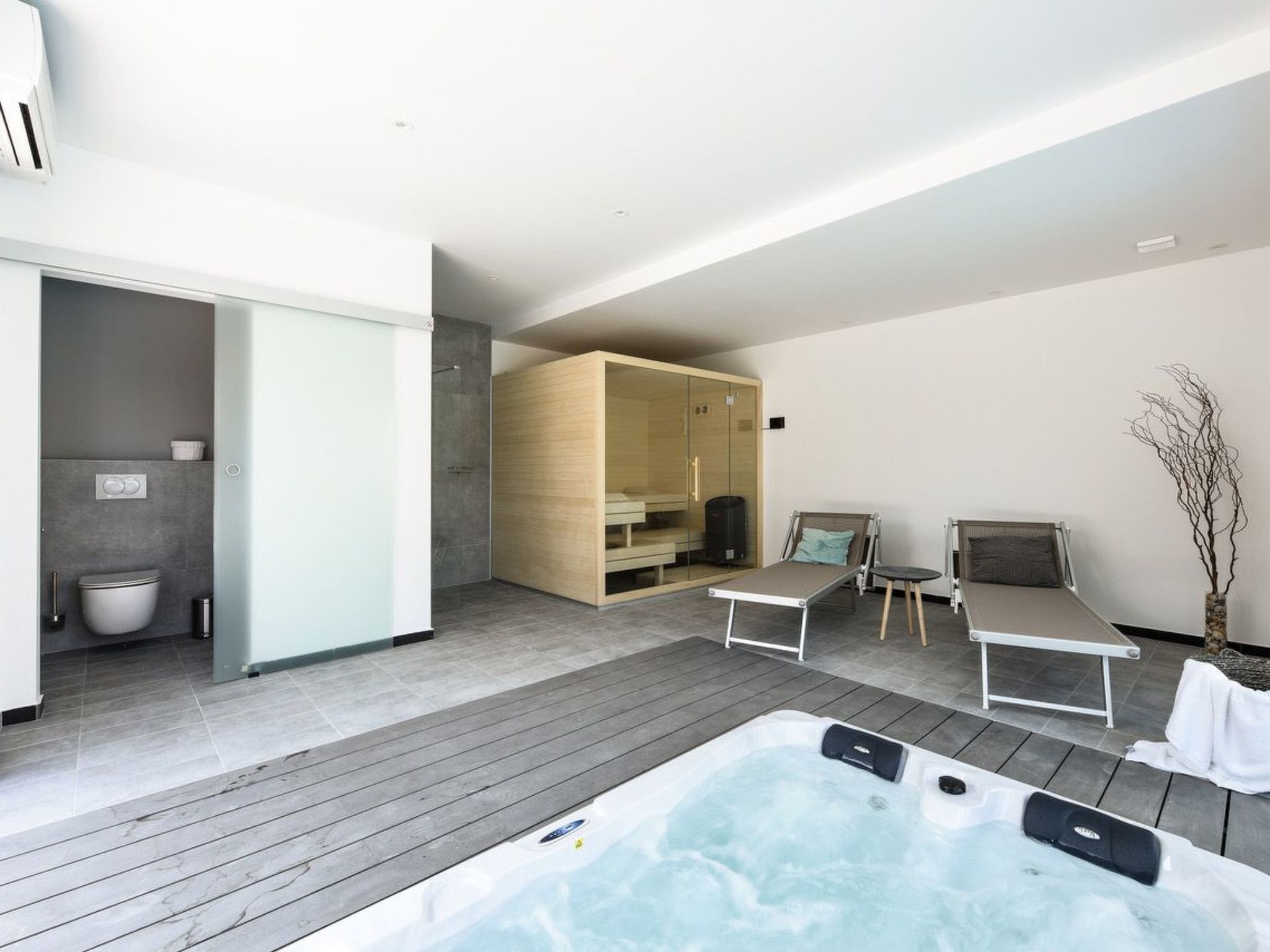 Villa "Omnia" mit Whirlpool-Binnen