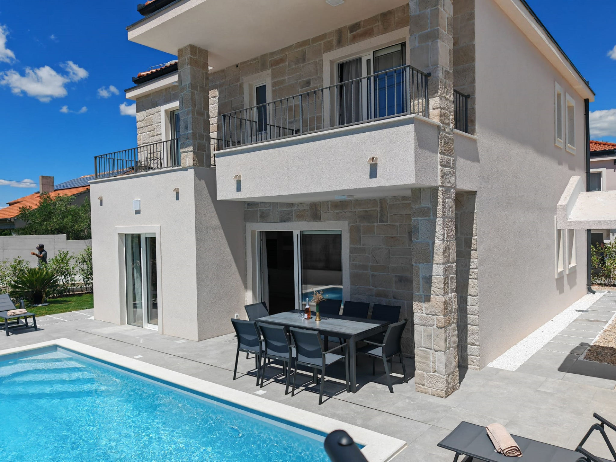  — House (4 of 60)