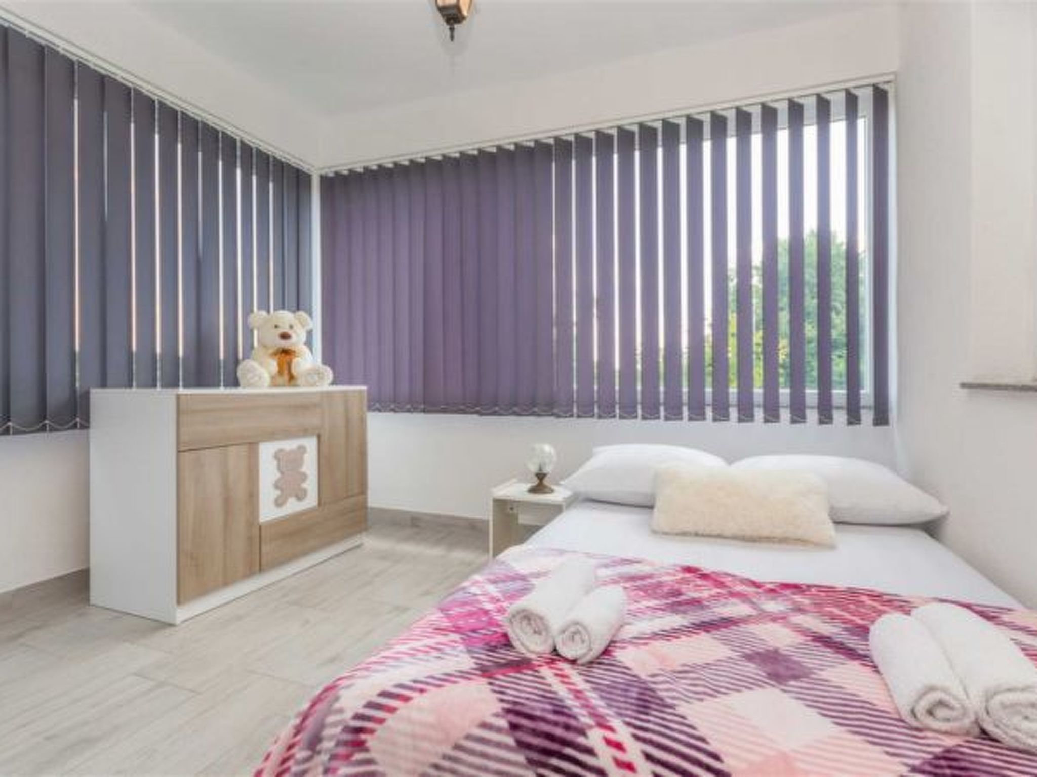 Holiday house Flora with pool - Image-tags.info