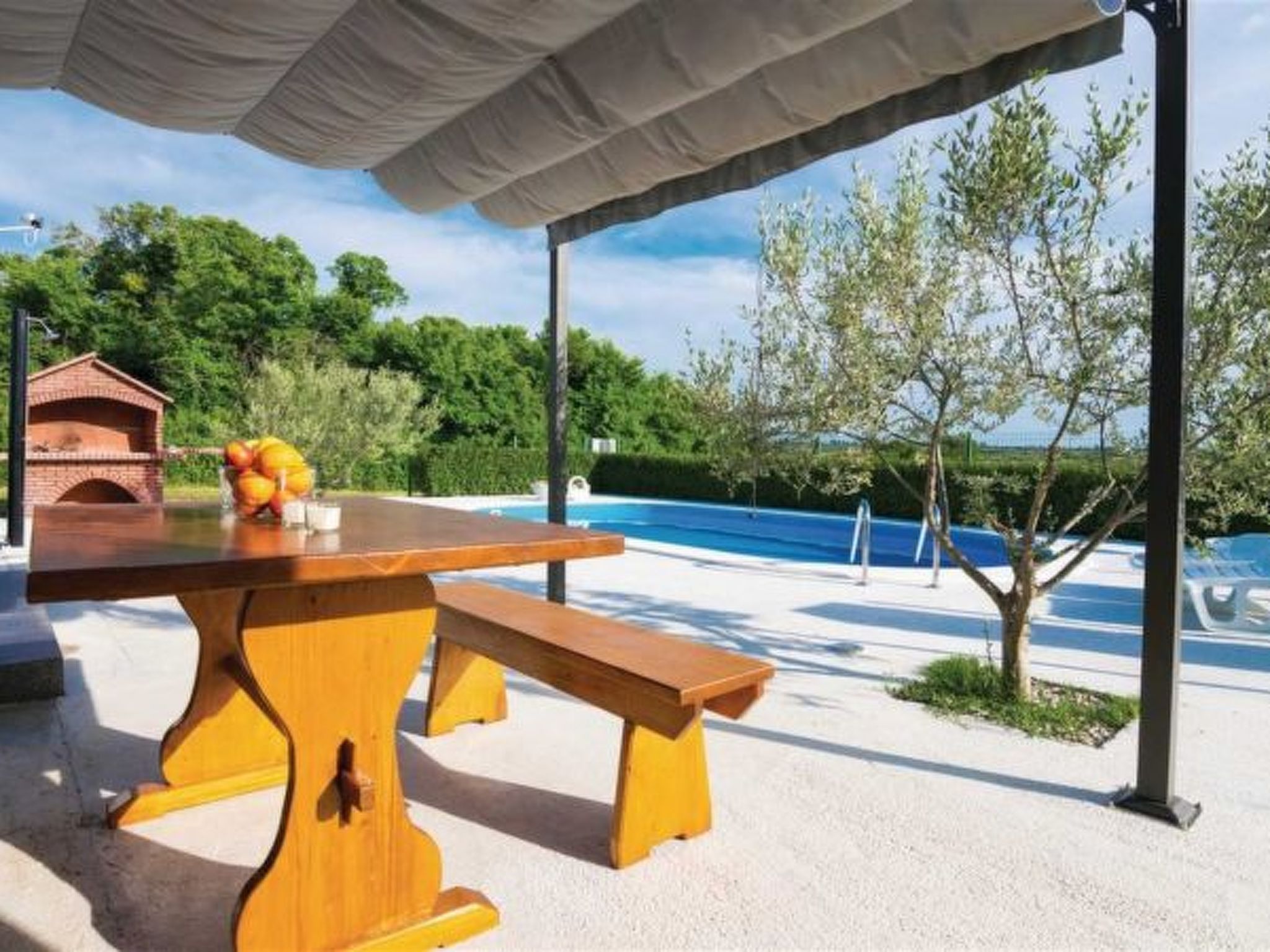 Holiday house Flora with pool - Image-tags.info