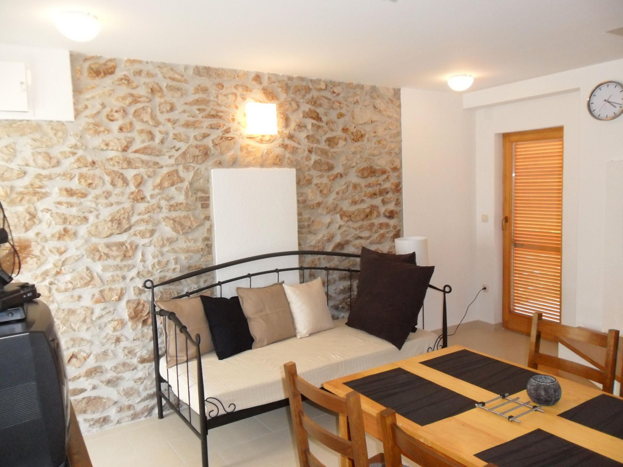 Große Ferienwohnung in Zadar mit Privatem Balkon-Binnen