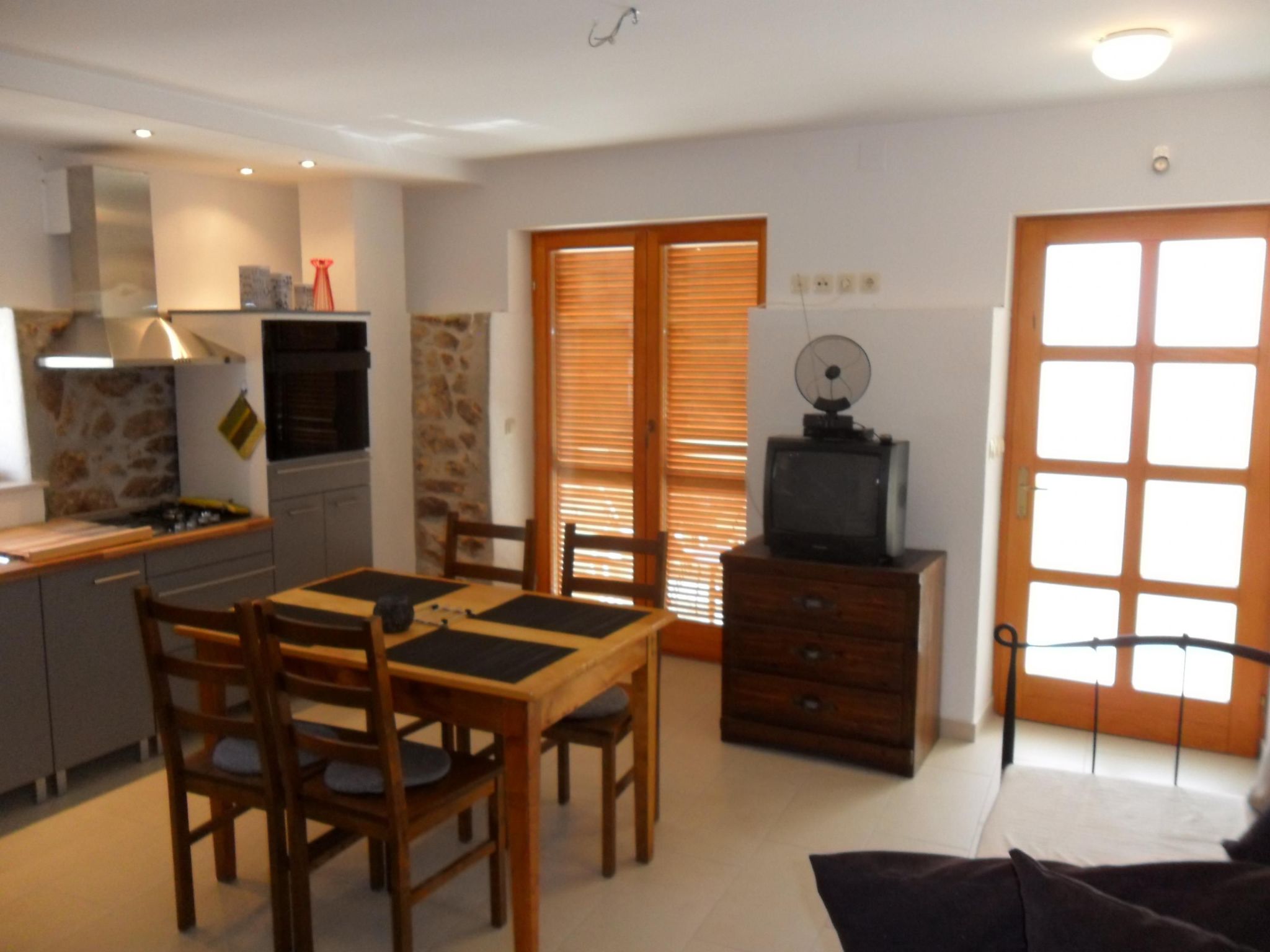 Große Ferienwohnung in Zadar mit Privatem Balkon-Binnen