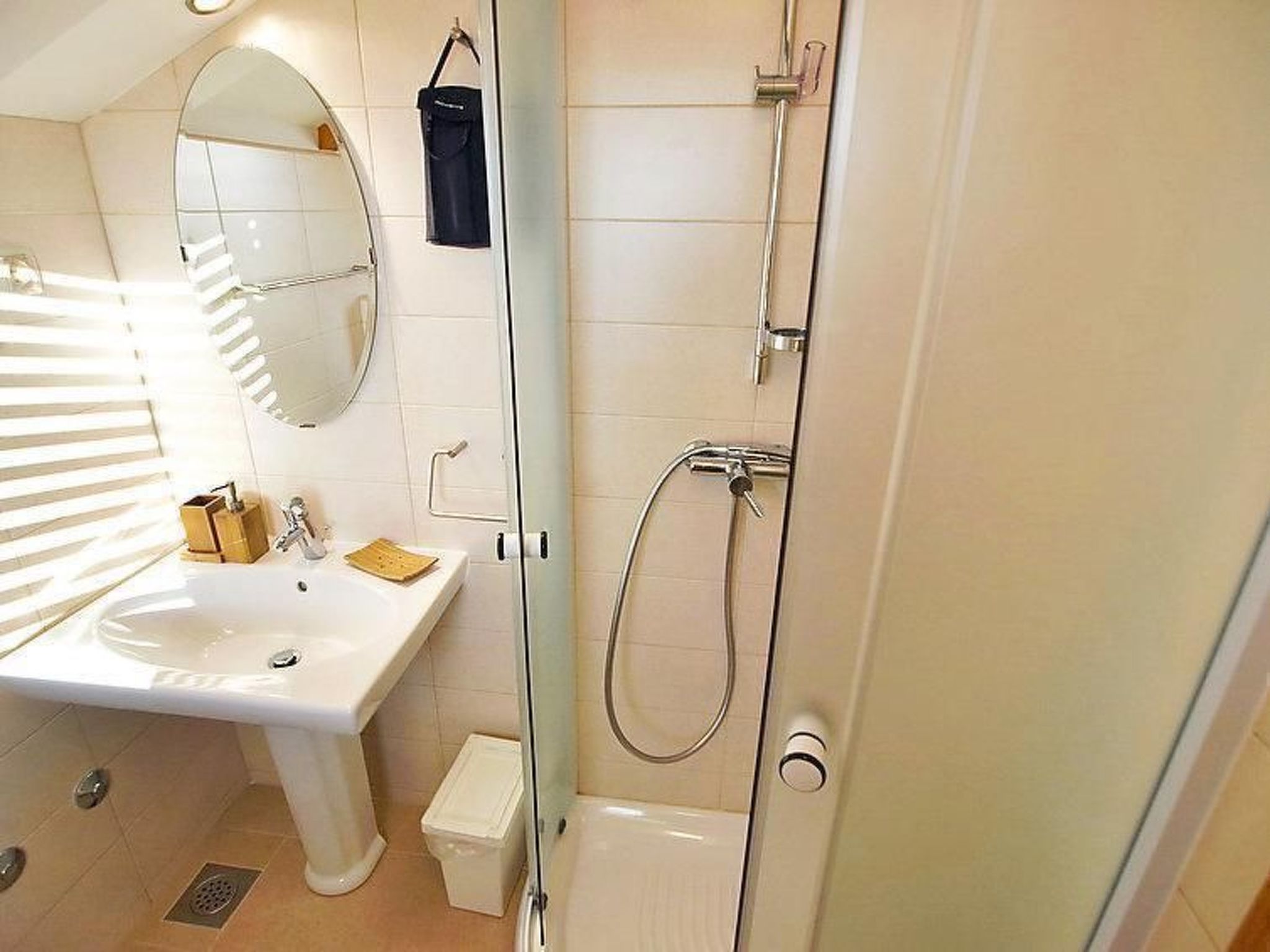 Große Ferienwohnung in Zadar mit Privatem Balkon-Binnen