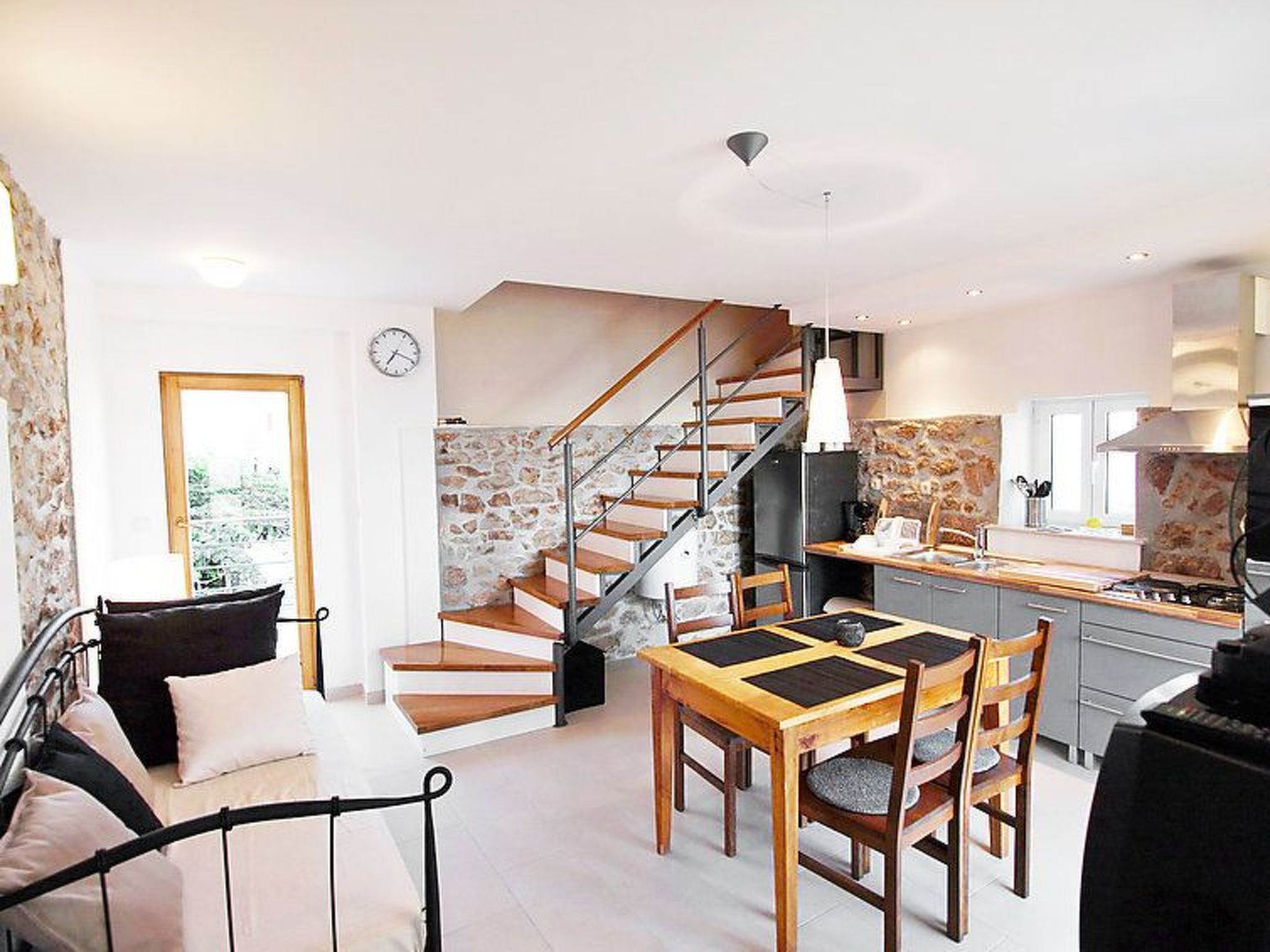 Große Ferienwohnung in Zadar mit Privatem Balkon-Binnen