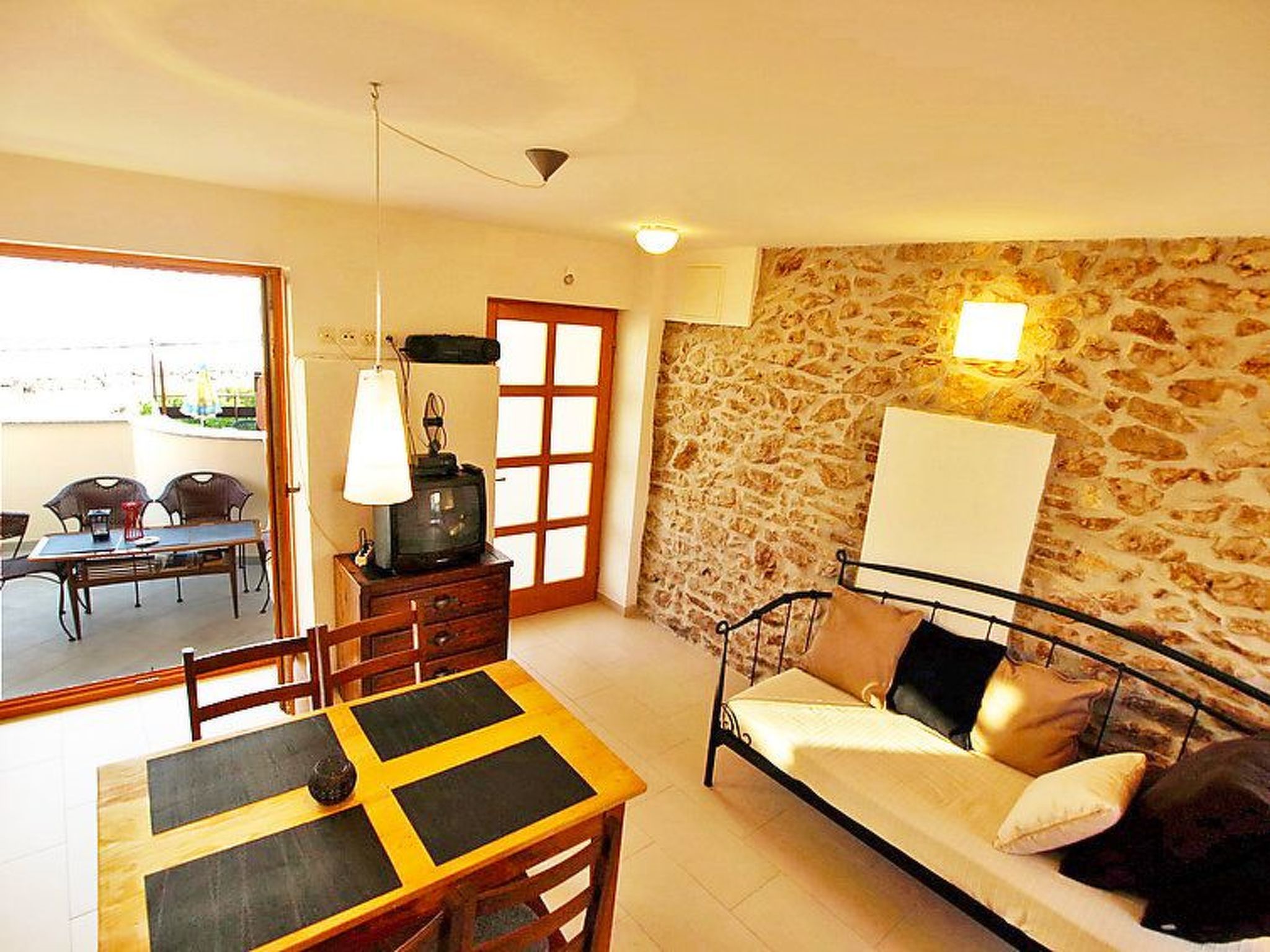 Große Ferienwohnung in Zadar mit Privatem Balkon-Binnen