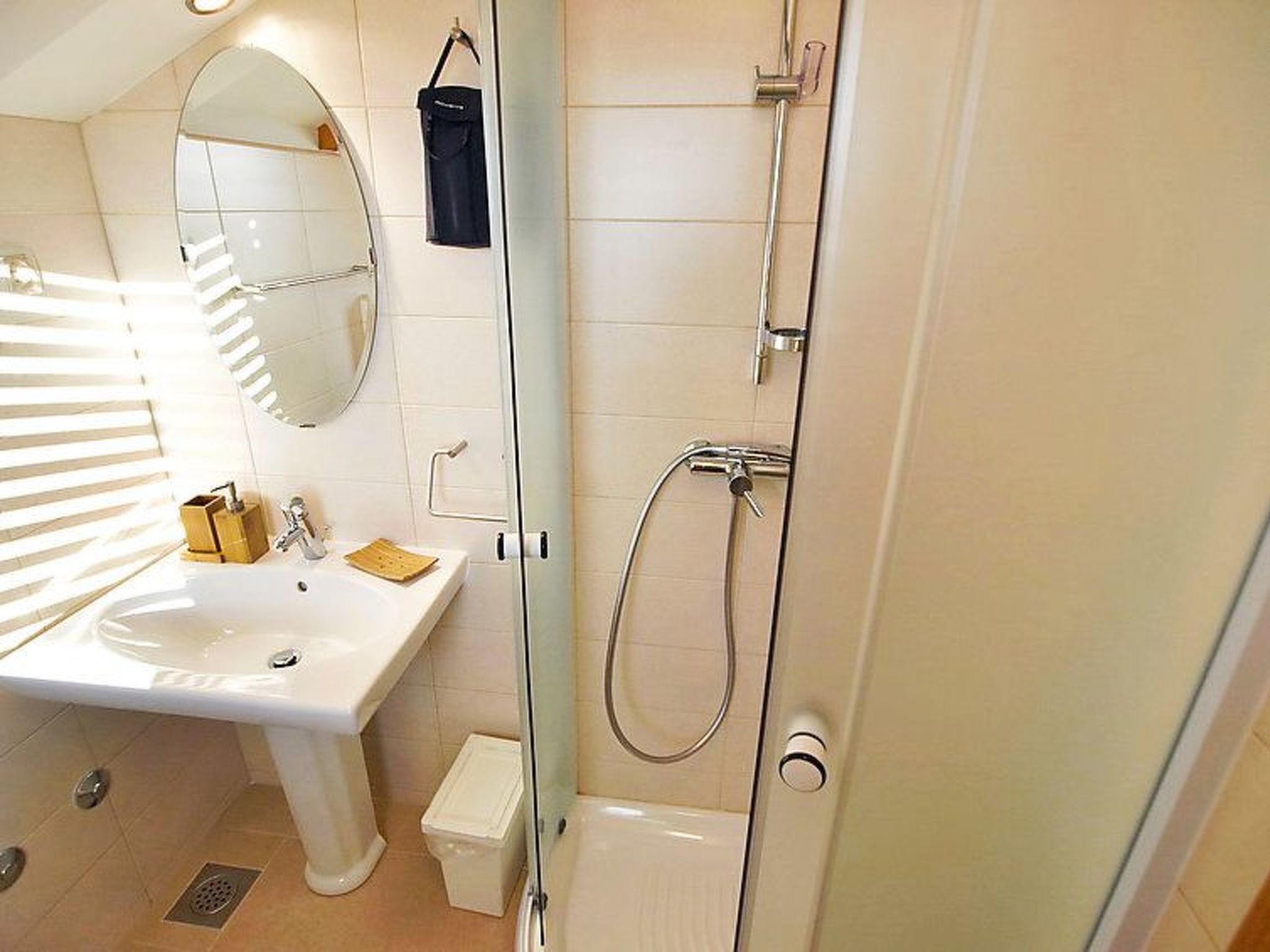 Große Ferienwohnung in Zadar mit Privatem Balkon-Binnen